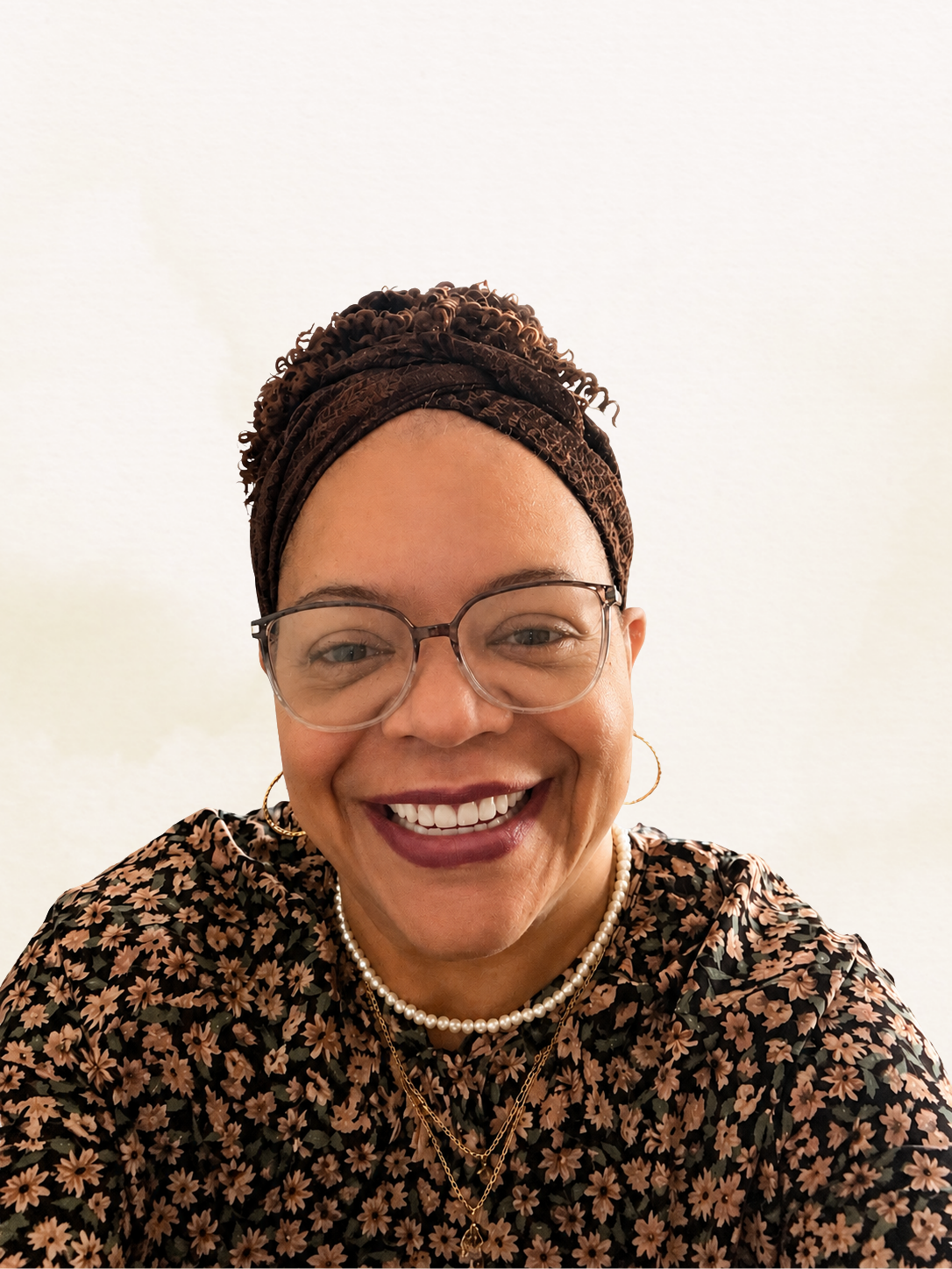 Image of a light-skinned woman smiling, wearing flowers.