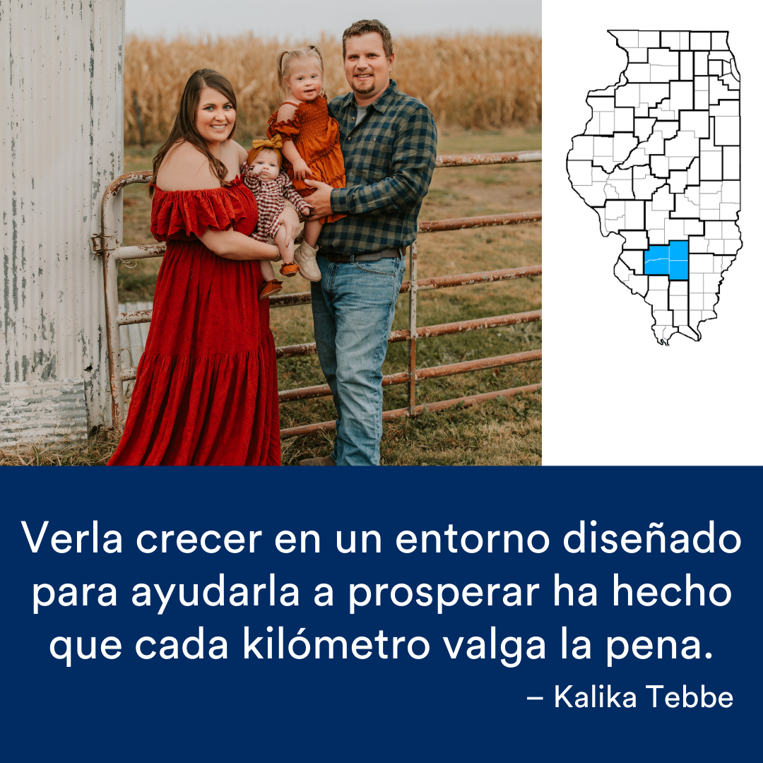 Una familia de cuatro personas de pie en el campo. Una cita de la historia se encuentra al final. El mapa de Illinois con una región resaltada en azul está a la derecha.