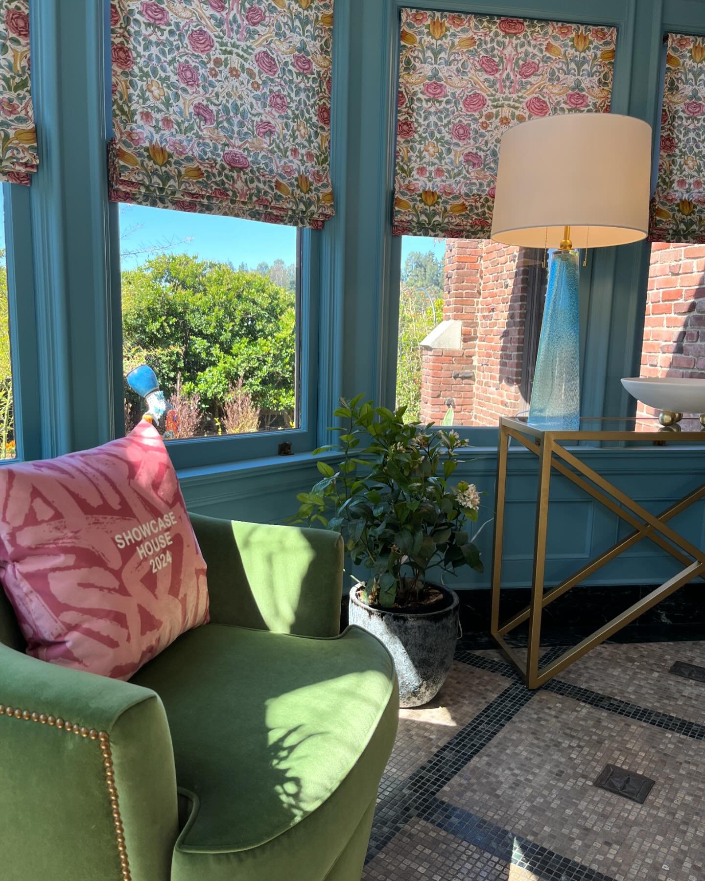 My view for the next month @pasadenashowcasehouse , come take a tour! April 21-May 19. #pasadenashowcasehouse #dunnedwards #wesleyhall #curreyandcompany #zoffany