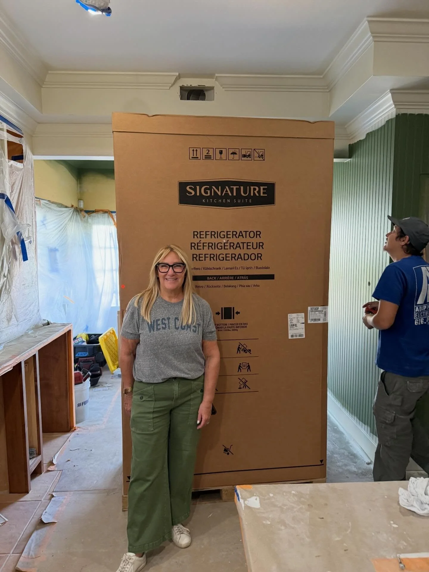 Install day at the kitchen!!! Thank you Ferguson Home and Signature Kitchen Suites!!! #fergusonhome #sks #pasadenashowcasehouse #kitchen