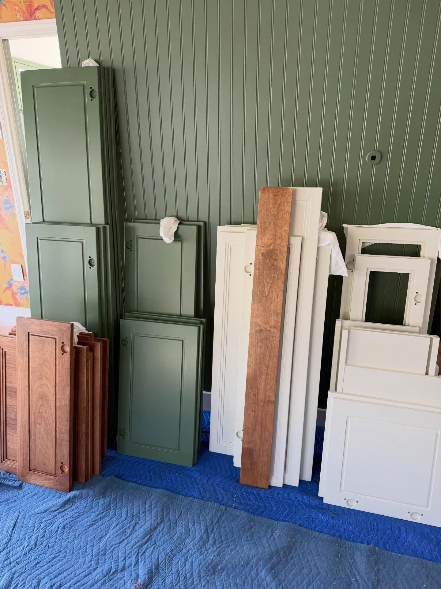 These beauties are lined up to go in this beautiful kitchen. Thank you Elegant Designs!!! #elegantdesigns #pasadenashowcasehouse #fergusonhome #sks