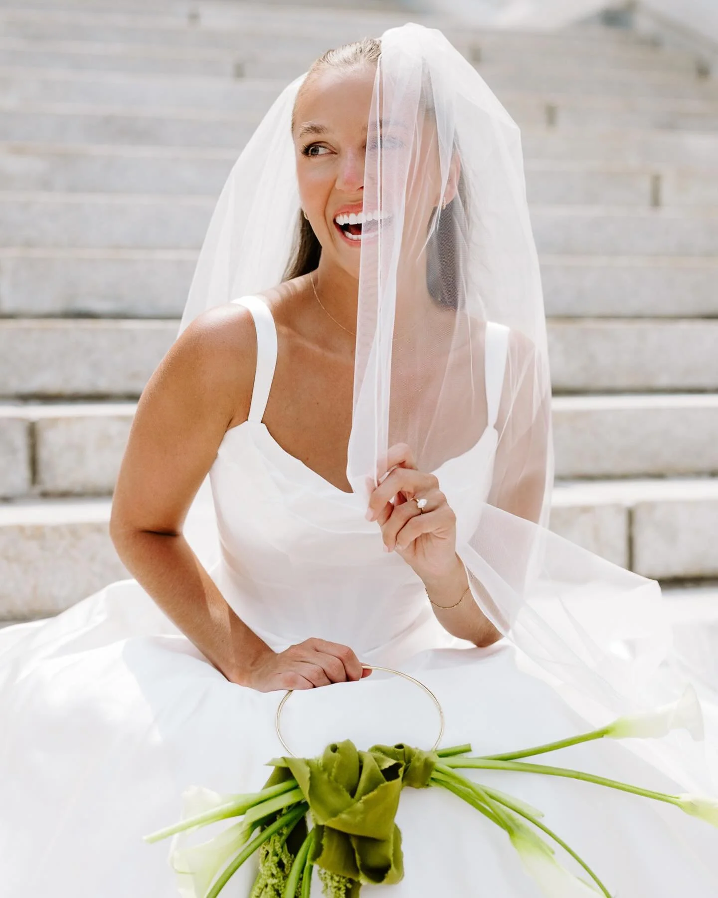 Still not over this wedding day!!! ✨ Moments like this happen when we have plentyyy of time built into the timeline!! No rushing, just fun, relaxed portraits. Honestly, portrait time is my favorite part of the day, so I&rsquo;m always like &ldquo;giv