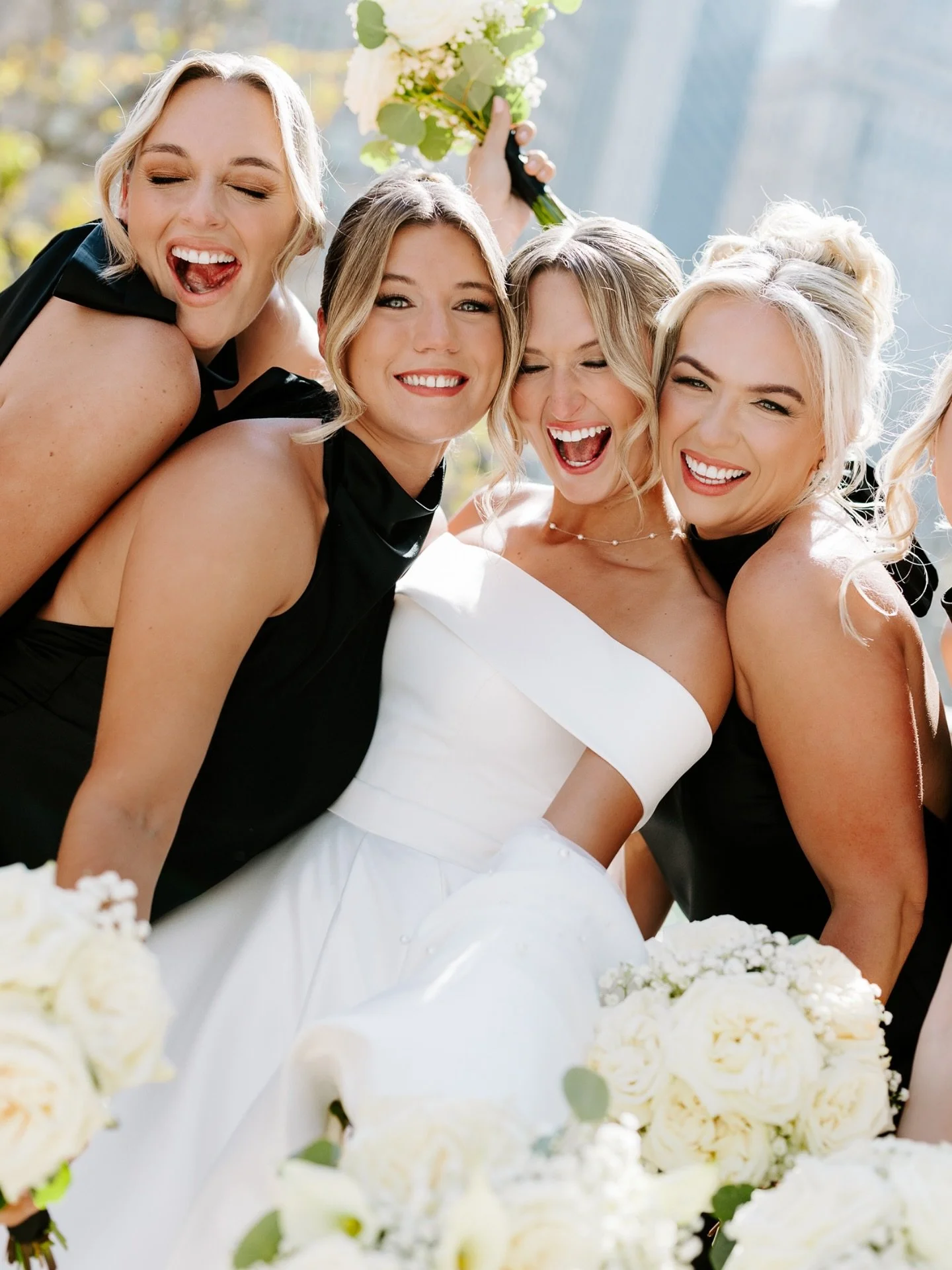 Can’t stop sharing this day that was filled with SO. MUCH. JOY. Look at all these faces???? How are they all real?!! 
Venue: @thedrakechicago
Photography: @karlyellisphotography
Florals: @shamrockgardenflorist
Coordinator: @letsplanonforever
V