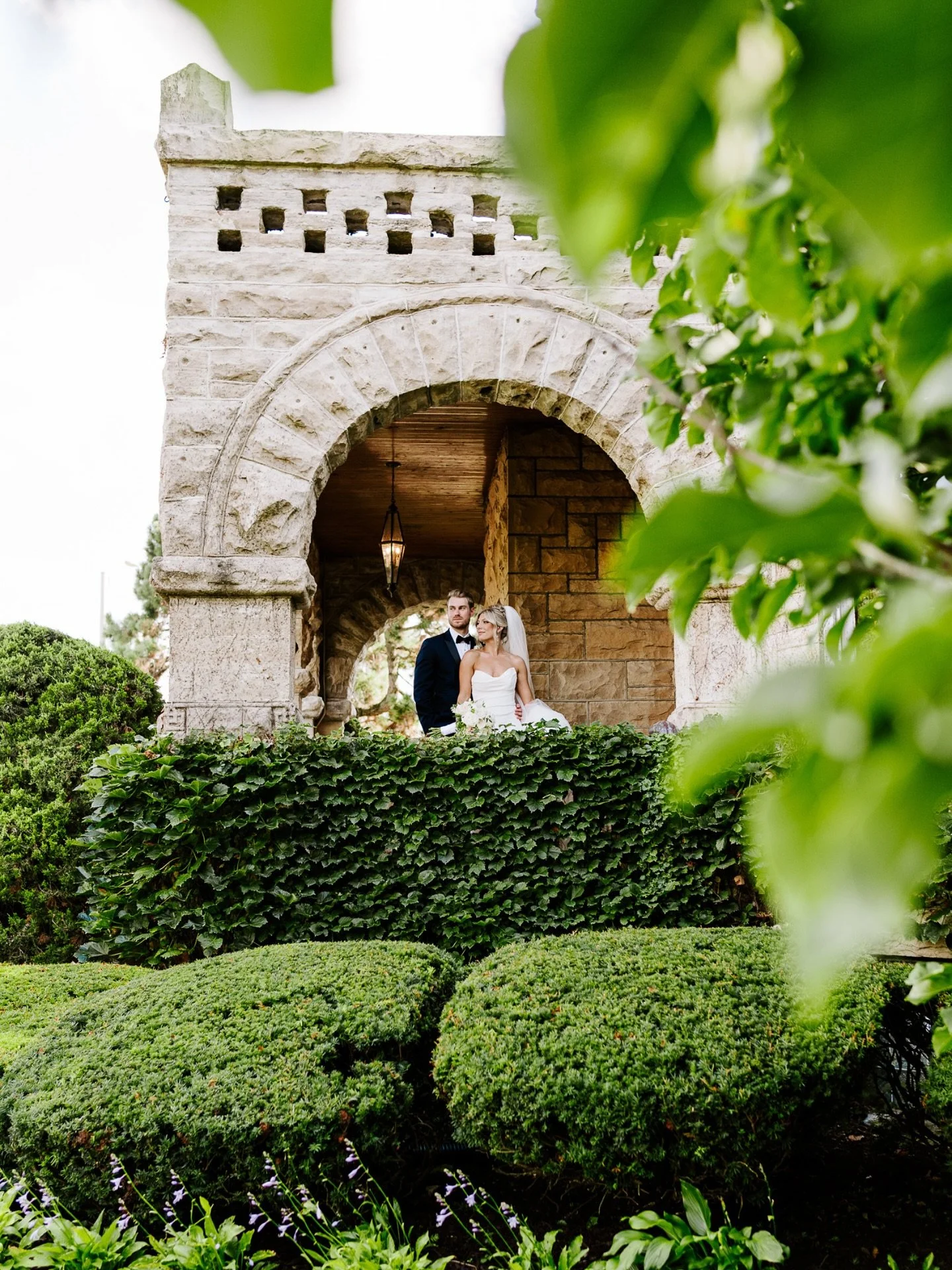 Recently delivered this gallery and found so many more fav moments from this day π₯Ήπ₯Ήπ₯Ή forever obsessed with THE LONGS!!!!!!
Venue/catering: @haleymansion
Getting Ready Location:@thedrakeoakbrook
Planner: @chelseagildedaisleweddings
Photographer: @