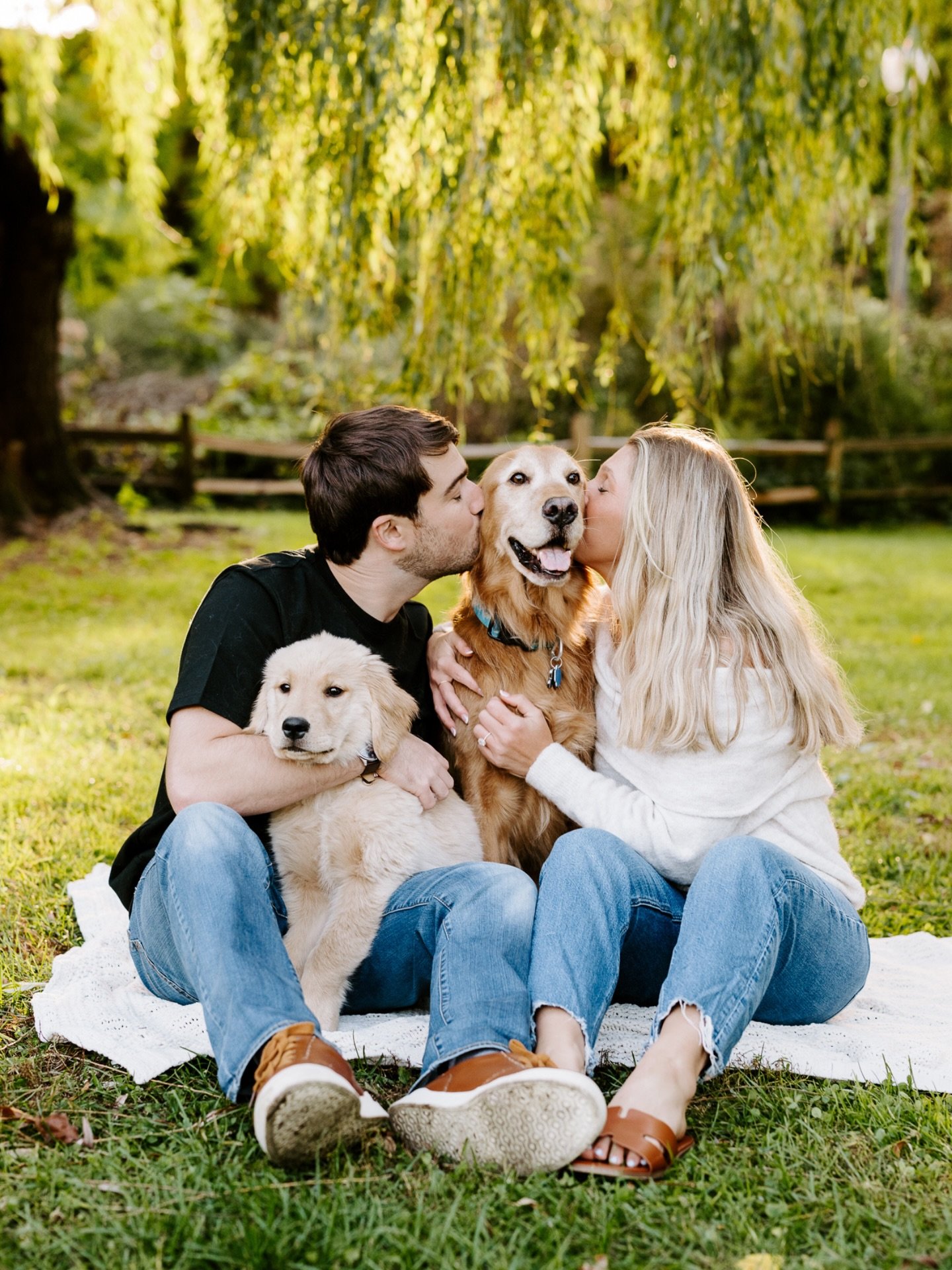 Engagement photos with your pups???? YES PLEASE! My heart was in a puddle after taking these!!!!

Slowly still rolling out posting all of the amazing sessions I&rsquo;ve had in the last few weeks. Part 2 of these cuties coming soon!!!!

#dogsofinstag