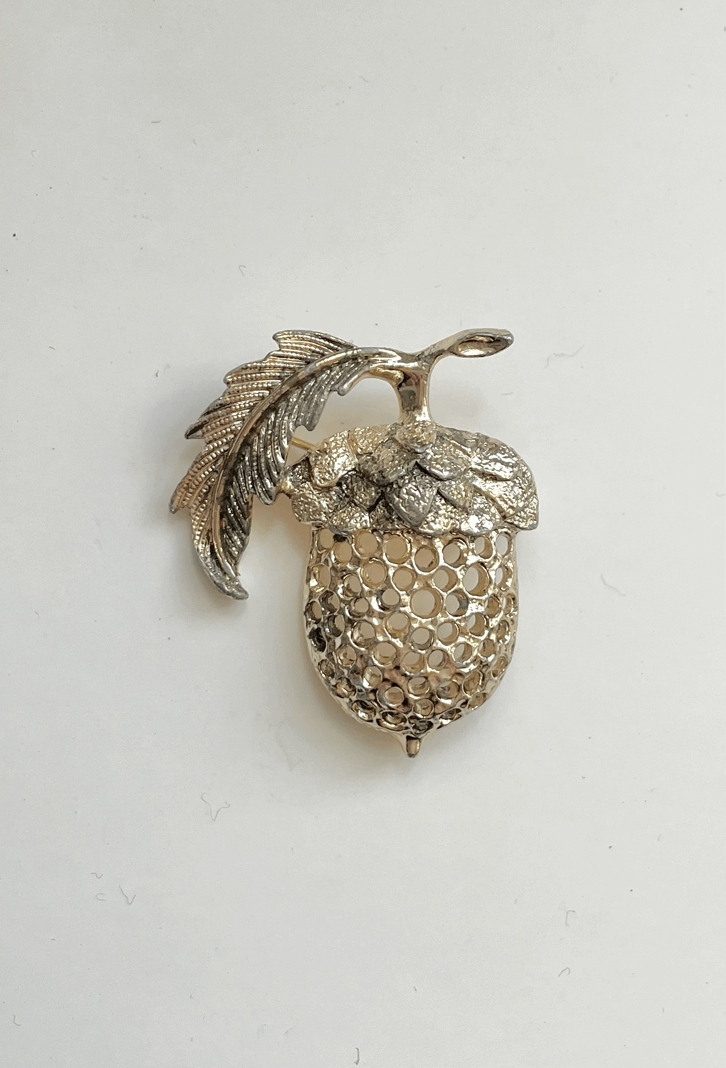 Acorn brooch (vintage)