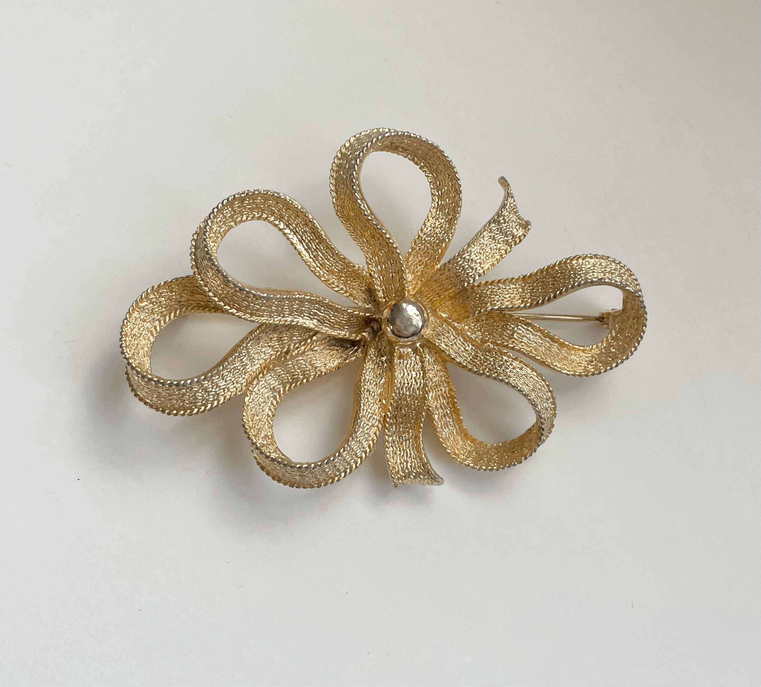 Extra Large Ribbon brooch (vintage)