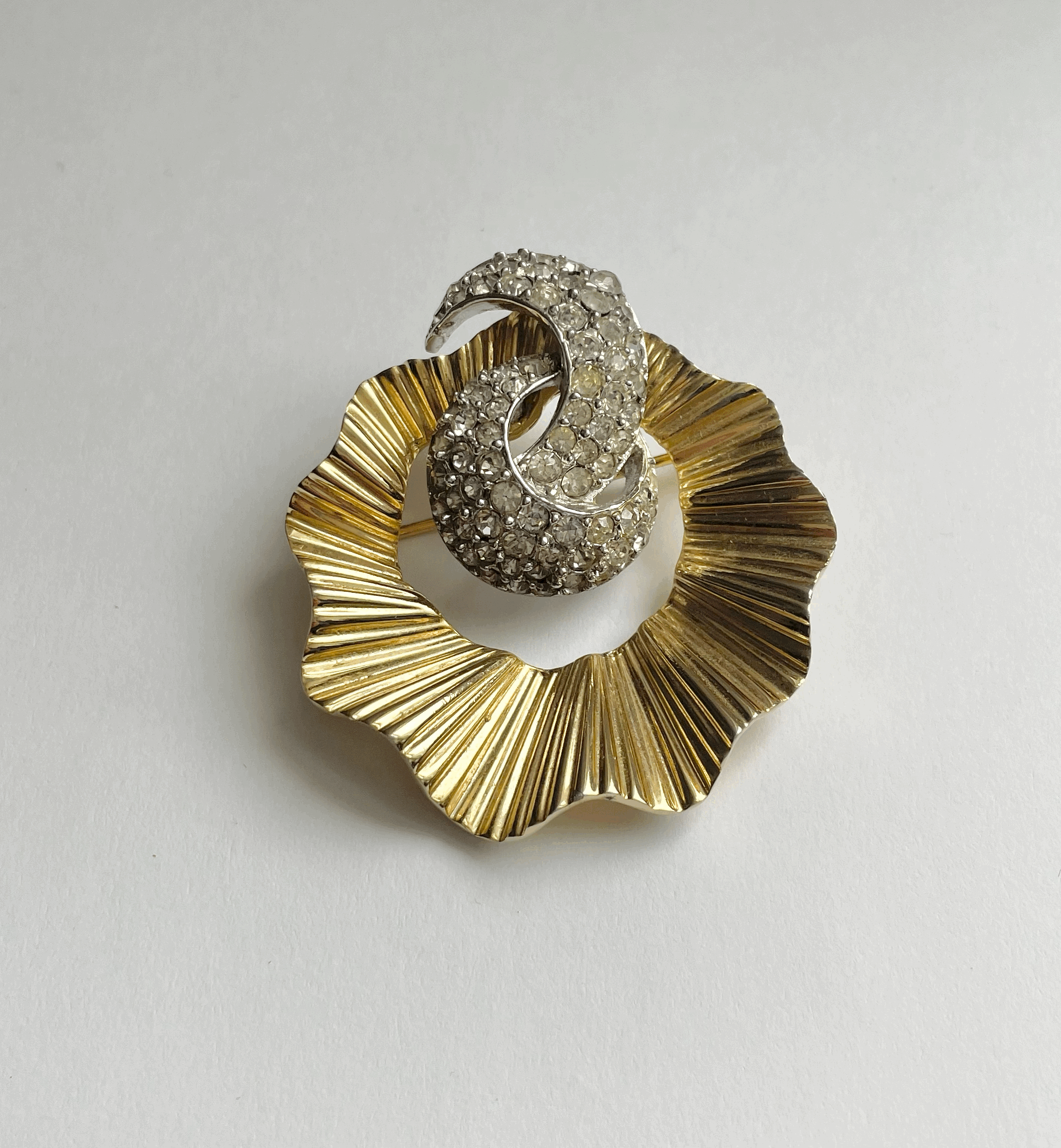 Vintage Gold Wavy Circle CZ Brooch