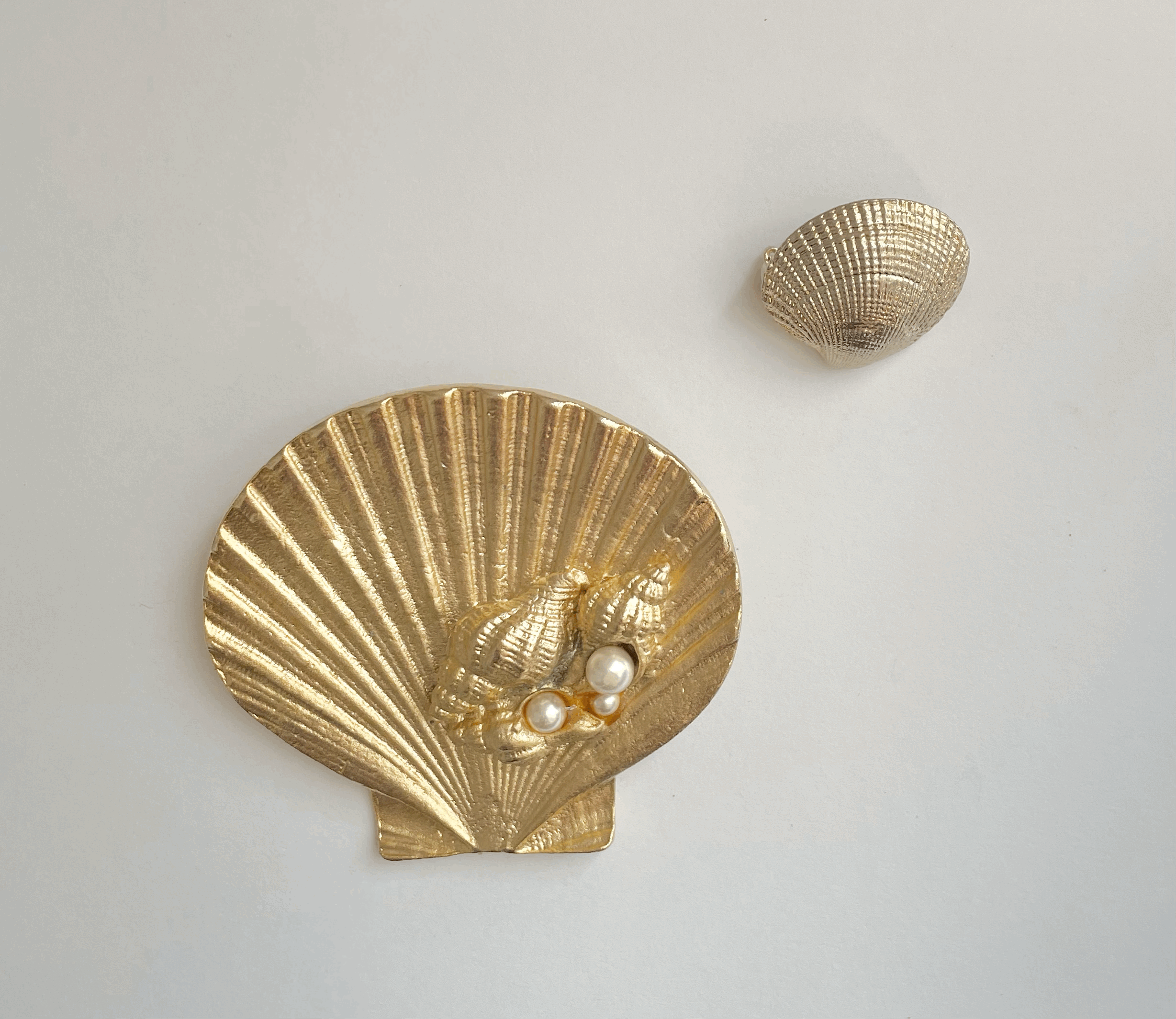 Vintage Shell brooches