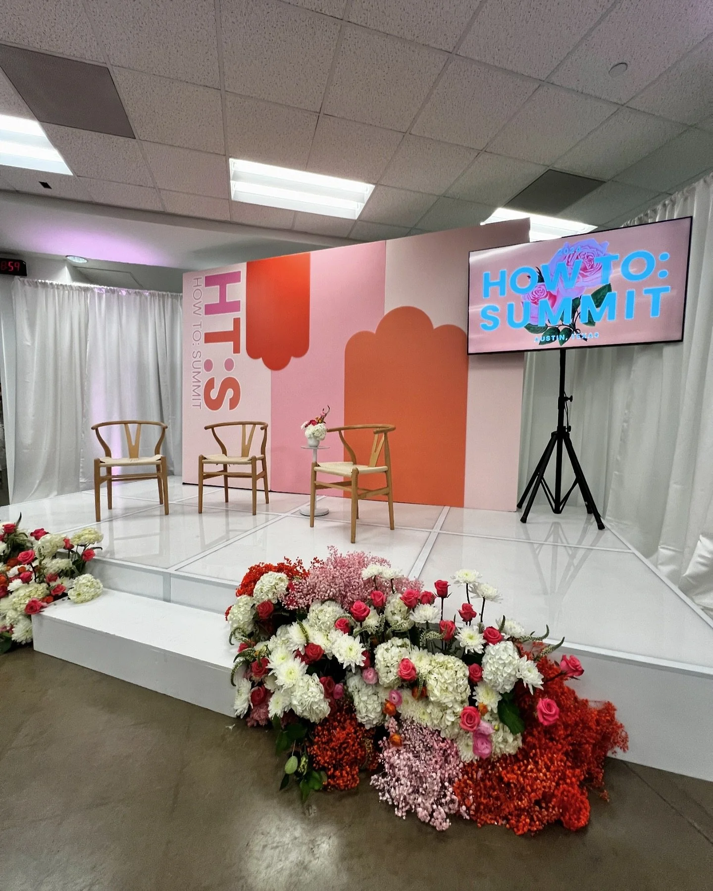 My first HOW TO SUMMIT 🧡

This event was so much more I could ever imagine. The amazing women I was surrounded by from all over the country was so much fun! This community knows how to create an environment that we all can learn and grow from. 

Fro
