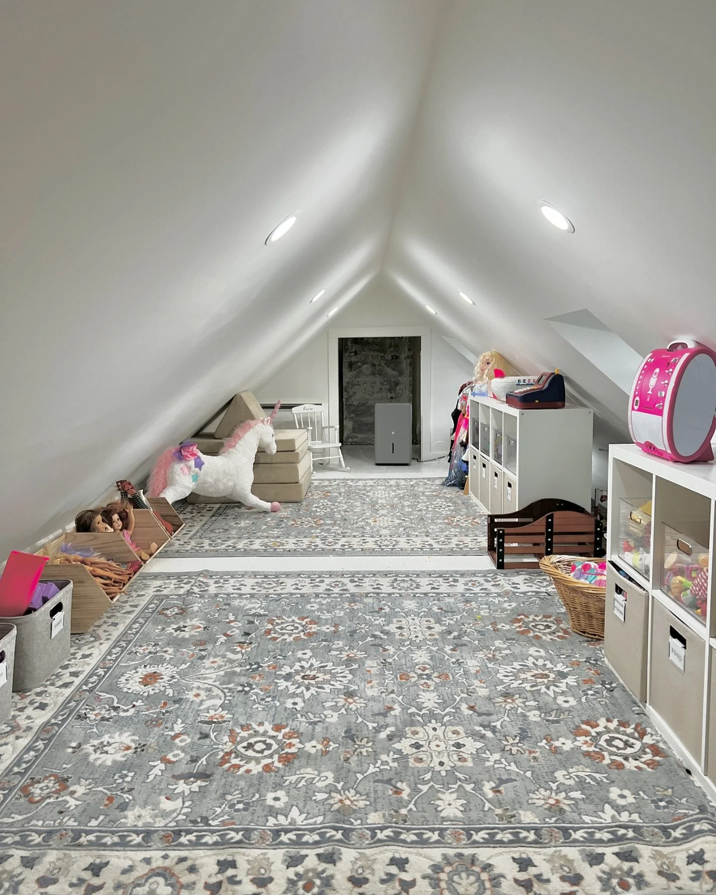 This playroom TRANSFORMATION is one for the books ✨

I got to have fun in this hidden playroom and create a space that is beautiful &amp; functional 😍

Cube organizers for a playroom is a must and can be combined with so many different beautiful bin