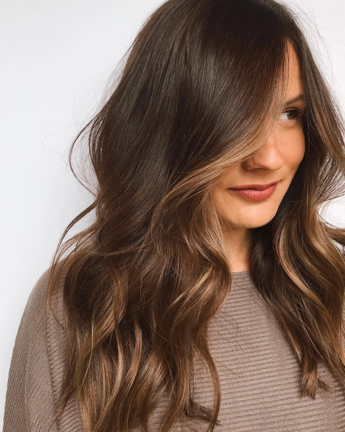 My go to placement for brunettes who just want a little sparkle ✨ Less is more when it comes to brunettes

Maintenance for sunkissed brunettes 🌞 
&bull; 3-6 months balayage touch up
&bull; tone + treatment in between to keep your balayage looking it