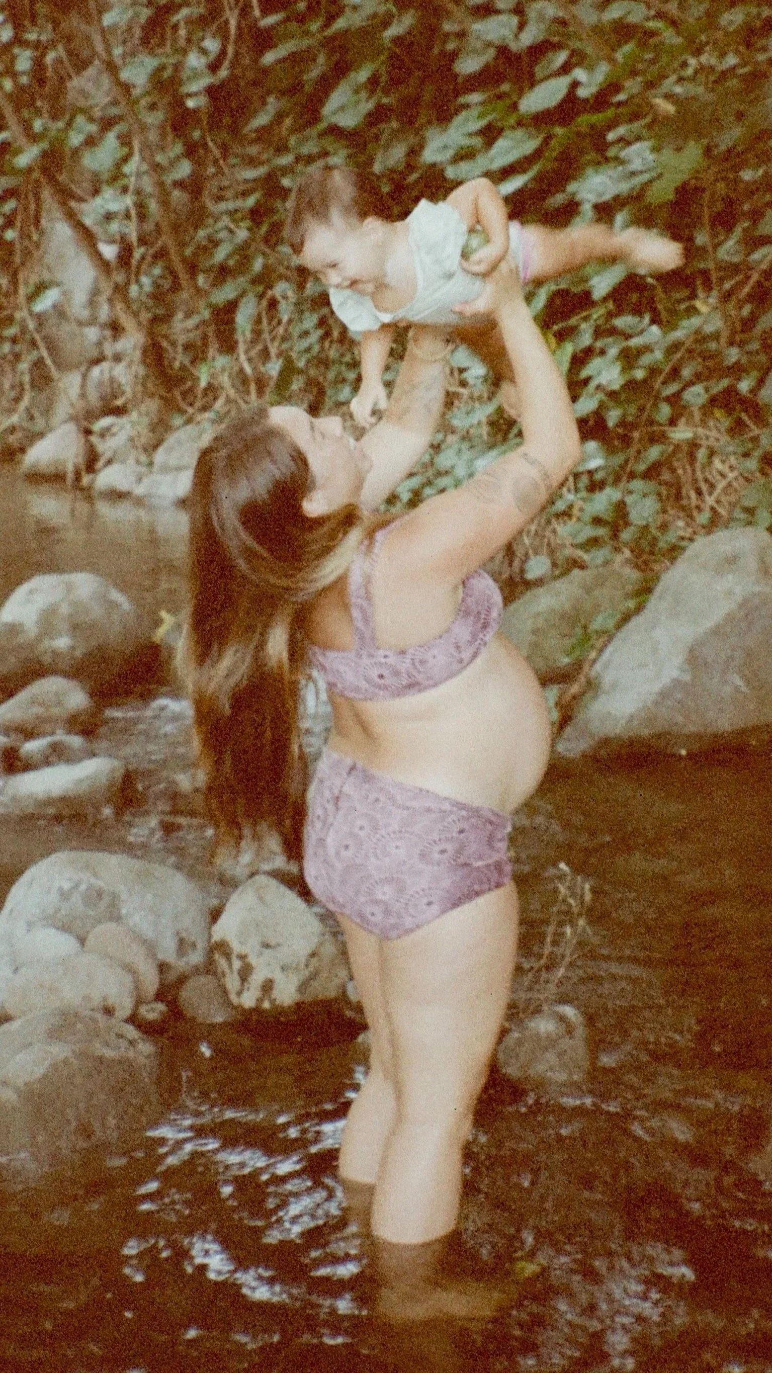 Mei+and+Mik+Iao+river.jpg