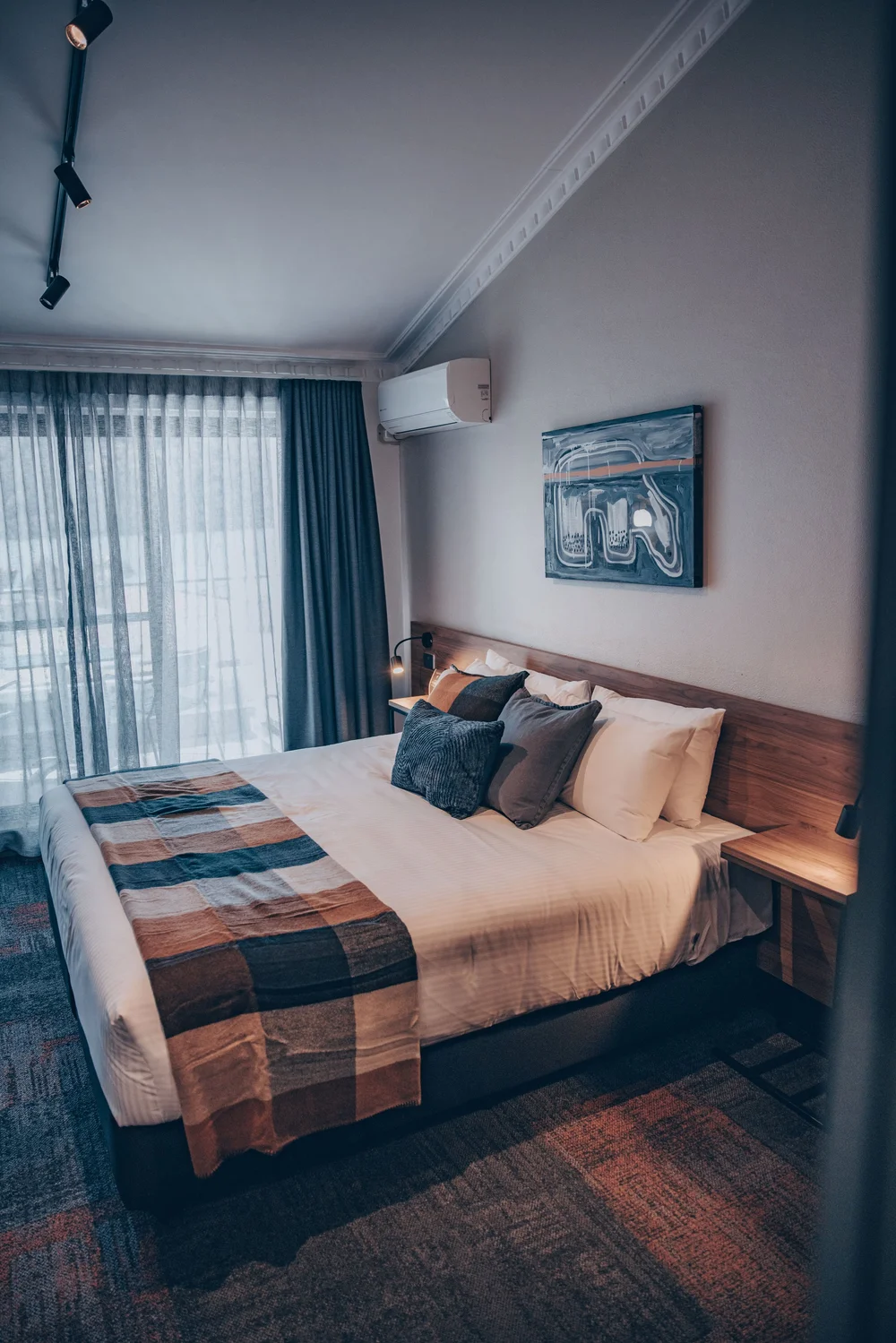 Hotel Rooms — Banjo Paterson Inn