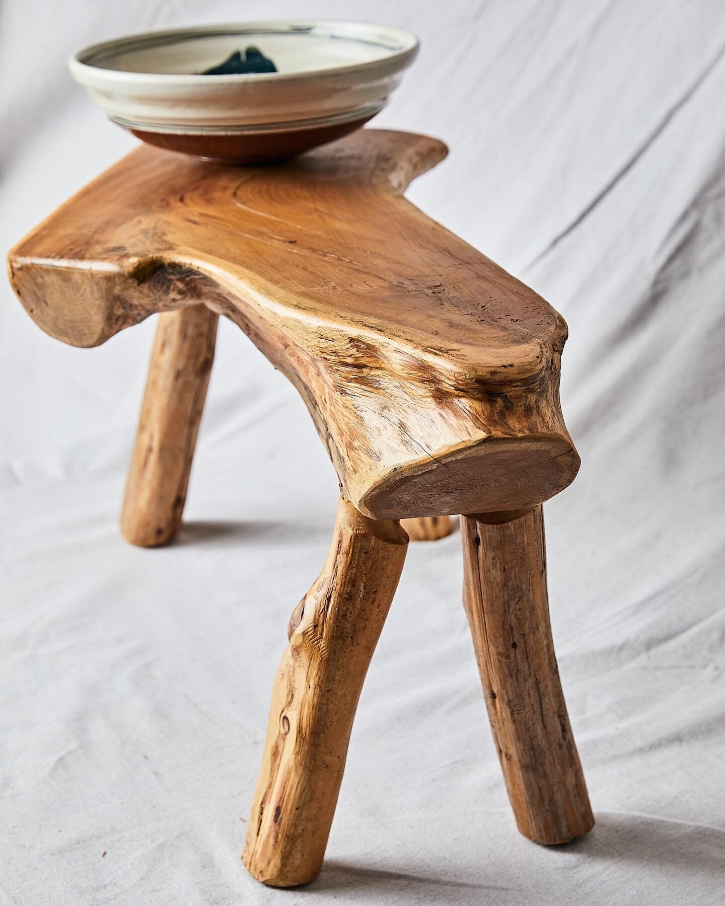 Side table made from cedar wood.🪵 

#naturaledge #rusticdecor #rusticfurniture #naturalfurniture #woodworking