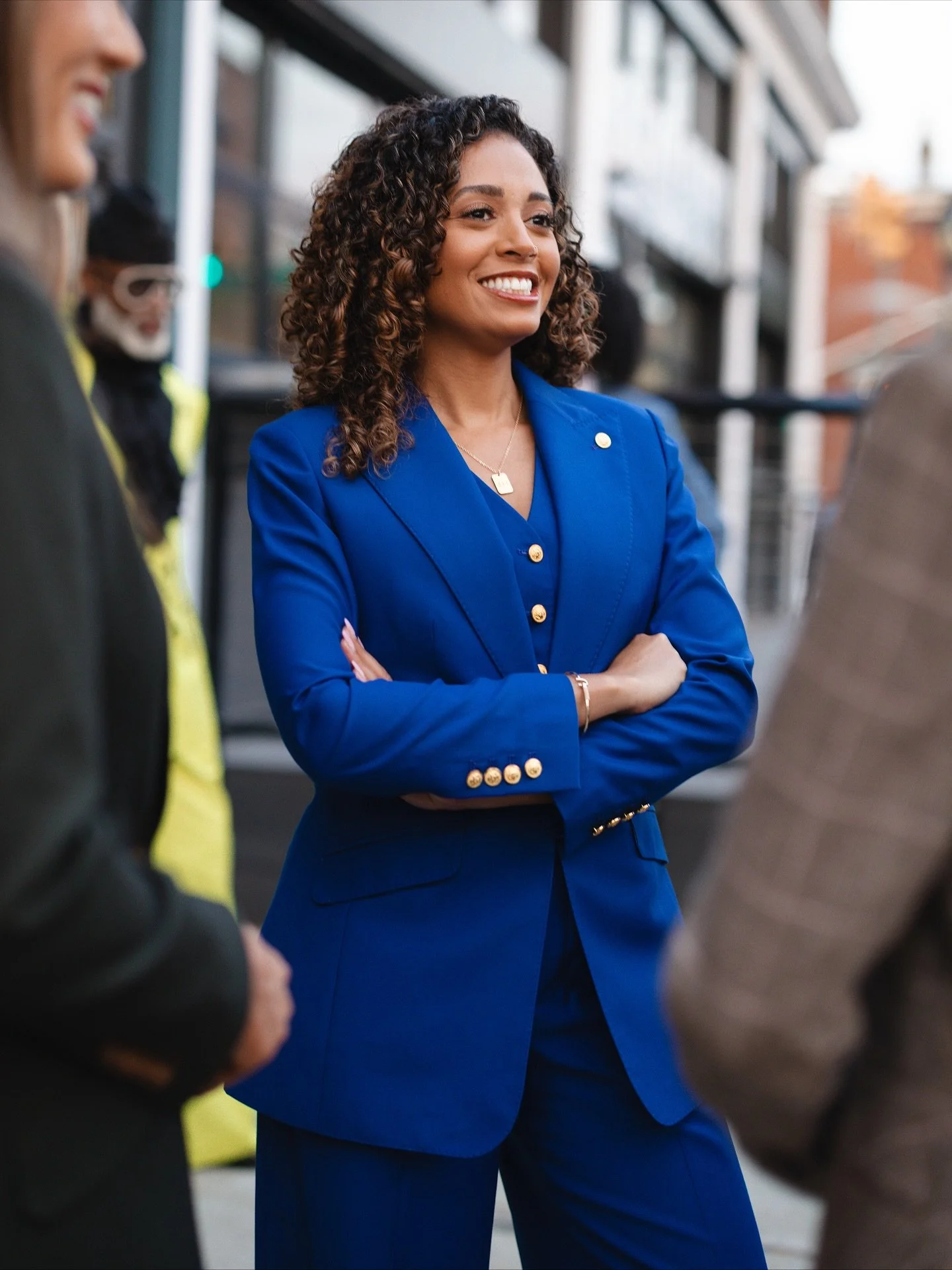 Feeling Royal 💙

@andrejuliusofficial x @20vsn_photography 
@threadedmensfashion 

#aspenonlife #creatingtheblueprint #andrejulius #customsuits #womensuits #editorial #executiveera