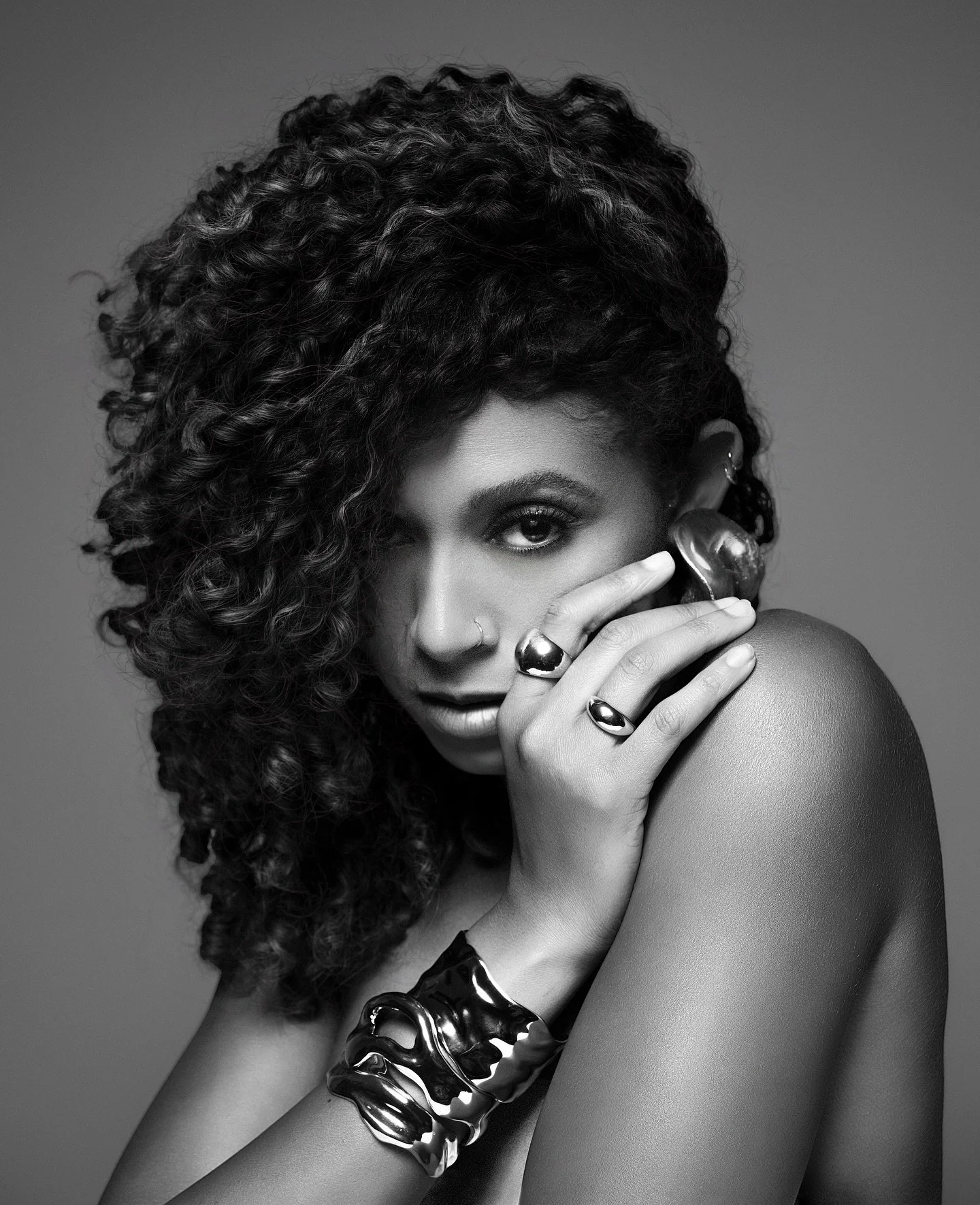 good energy ✨ 

because these portraits are some of my new favorites and deserve to take up more space 🖤

📸 : @energiloagan 
styled by: @_kevinblow_ 

#beauty #portrait #beautyeditorial #naturalhair #aspenonlife #petitemodel #covergirl #creatingthe