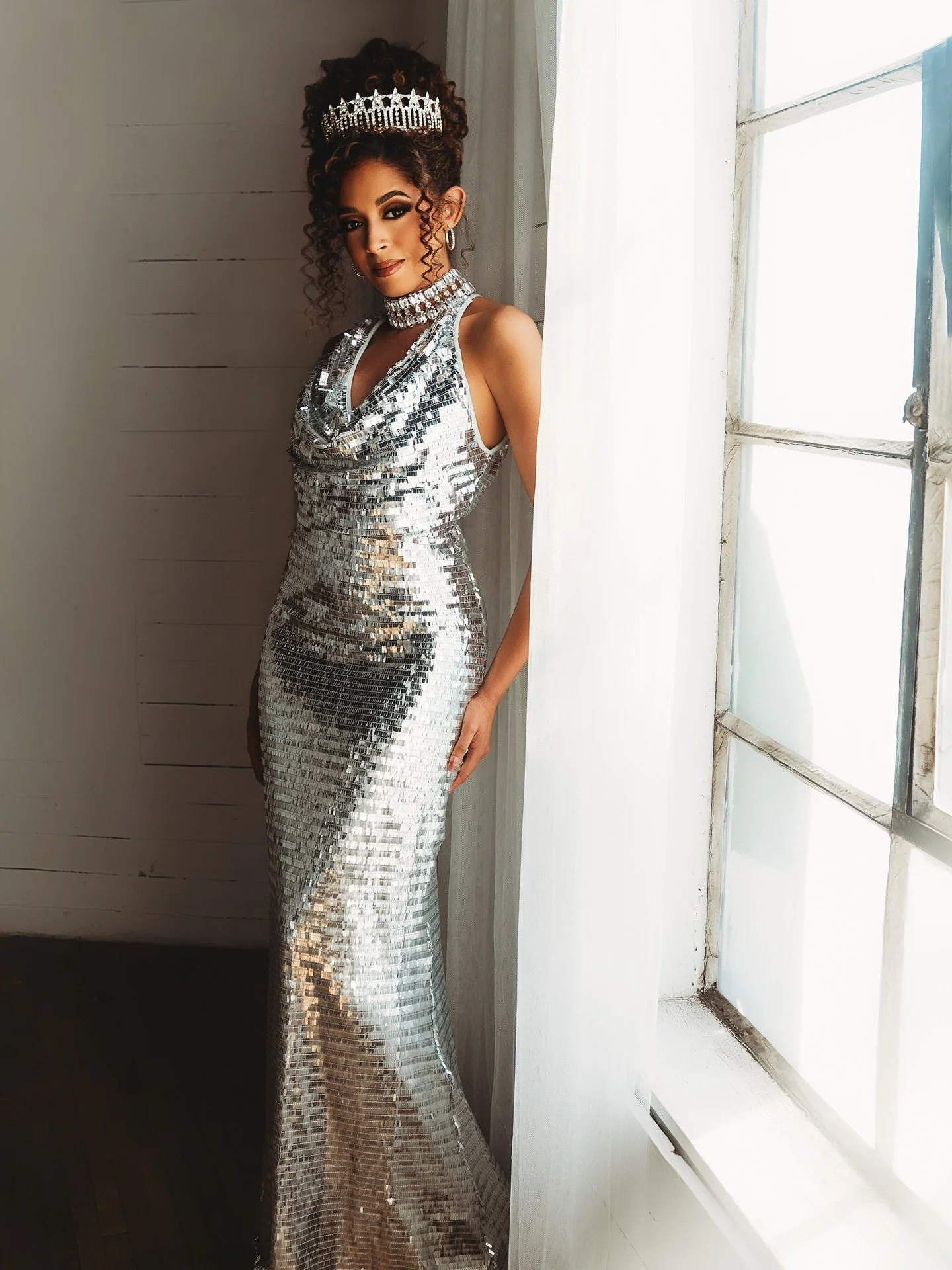 No silver lining needed. I am the moment.

@the.gleamco x @km.hmuartistry 

#aspenonlife #petitemodel #pageantry