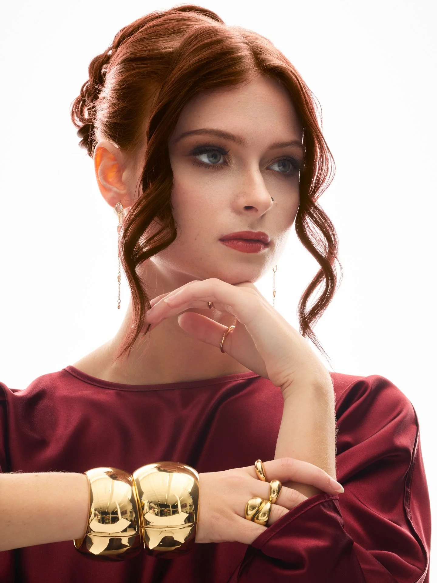 Jewel Tones 💎 

Creative Agency: @ashleytaylorstudios 
Creative Director: @merakibyaspen 
Photographer: @20vsn_photography 
HMUA: @leilanikilolobeauty 
Model: @madi.perk 
Production Assistant / BTS Photographer: @fracturesandmemories 
Studio: @blend