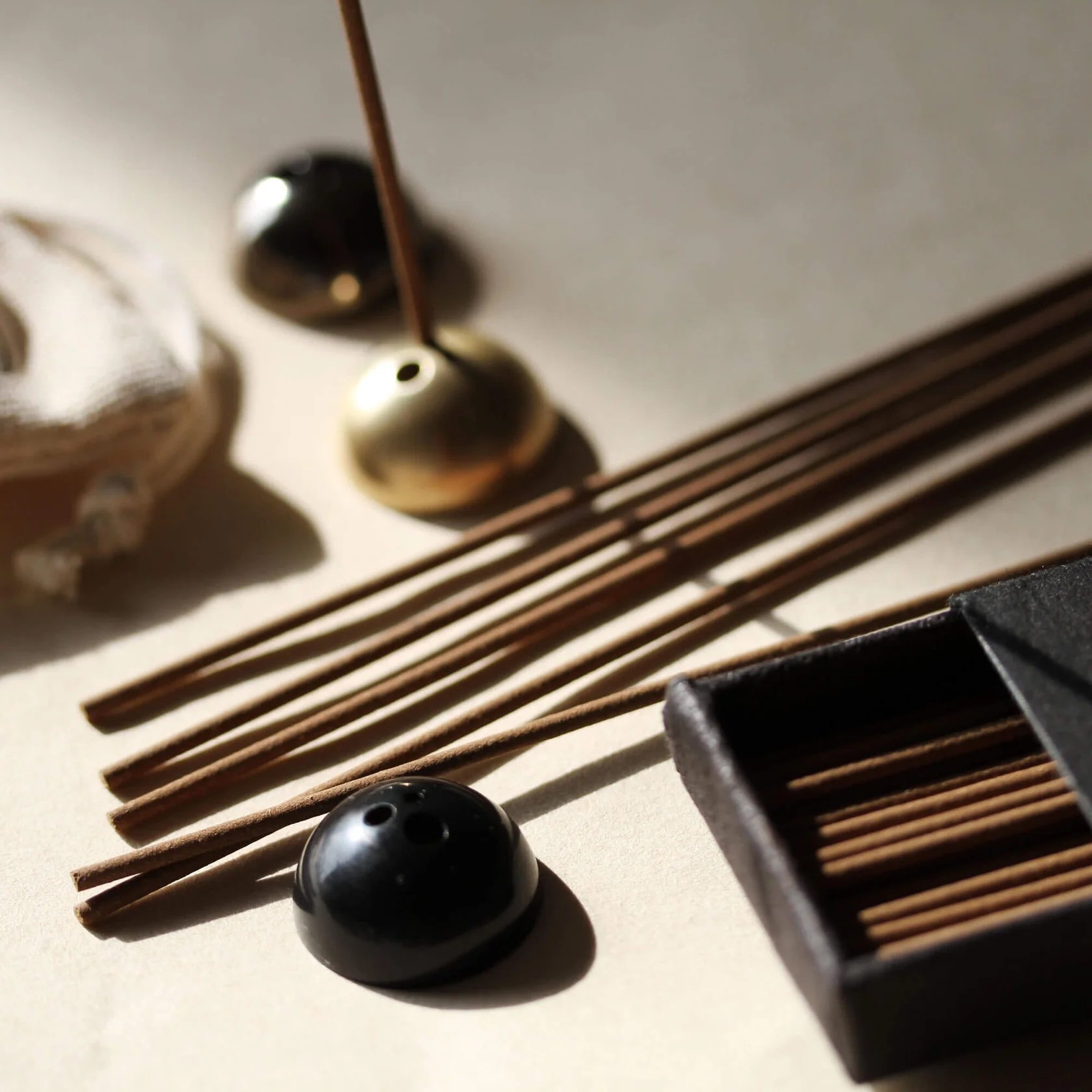 gold-black-and-metallic-brass-incense-holder-dome_-high-quality_-zen_-for-japanese-incense_-3-holes_f88dd6ab-a05a-43f1-9b4a-d540f55693c0_1680x.jpeg