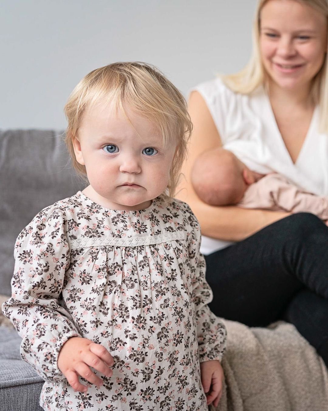 Hur man f&aring;r storasyskonet med p&aring; noterna under en nyf&ouml;ddfotografering! Det &auml;r ju inte alltid som det nya lilla syskonet k&auml;nns s&aring; himla sp&auml;nnande n&auml;r hen v&auml;l har kommit och f&aring;r typ all mammas uppm&