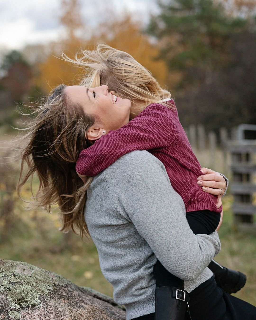 Spara vackra &ouml;gonblick med din familj! 🌸💕

&Auml;r du os&auml;ker p&aring; vad du ska ha p&aring; dig p&aring; din familjefotografering? H&auml;r &auml;r n&aring;gra tips som hj&auml;lper dig att v&auml;lja de perfekta kl&auml;derna f&ouml;r d