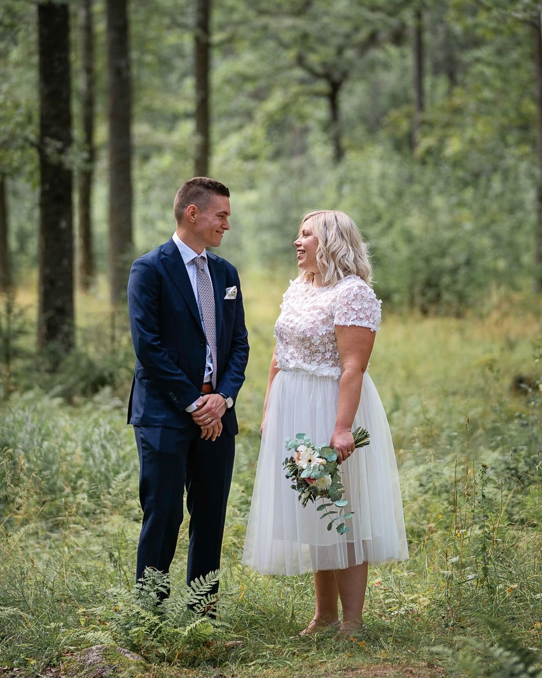 K&auml;nns det ovant att st&aring; framf&ouml;r kameran? 📷💛

Ingen fara, s&aring; k&auml;nner de flesta! Snart gl&ouml;mmer ni att kameran ens &auml;r d&auml;r &ndash; jag guidar er att slappna av genom att fokusera p&aring; varandra ist&auml;llet 