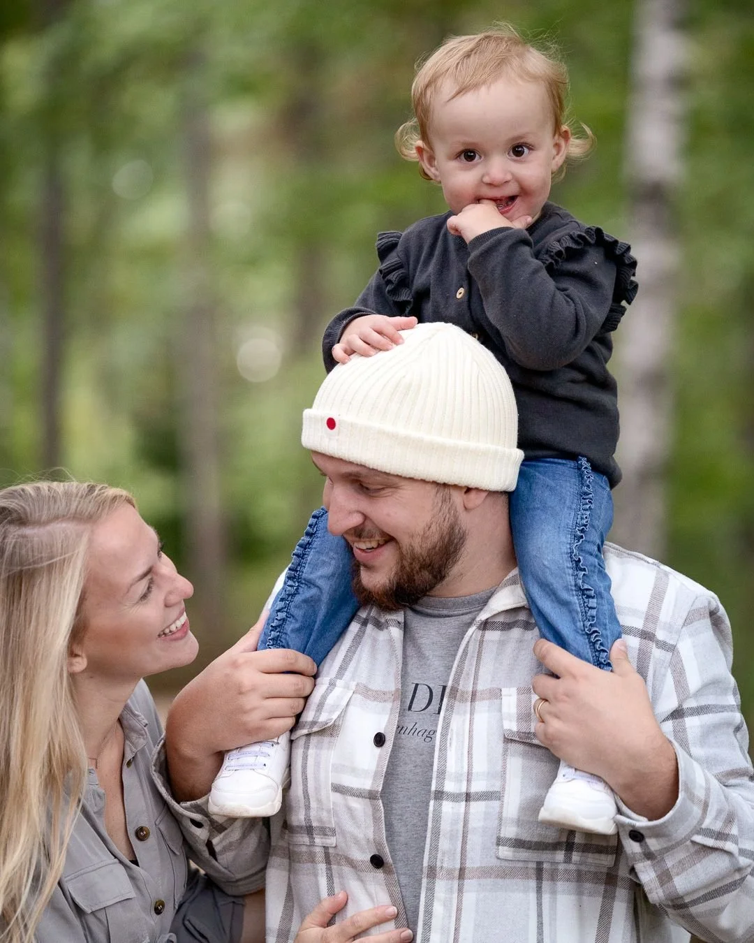 Den enda r&auml;tta tiden f&ouml;r en familjefotografering &auml;r NU! V&auml;nta inte p&aring; att du f&ouml;rst ska hinna ditten och datten, bli lite mer bekv&auml;m i dig sj&auml;lv, barnen ska blablabla... Du fattar! 🙃

Du kan komma till mig N&A