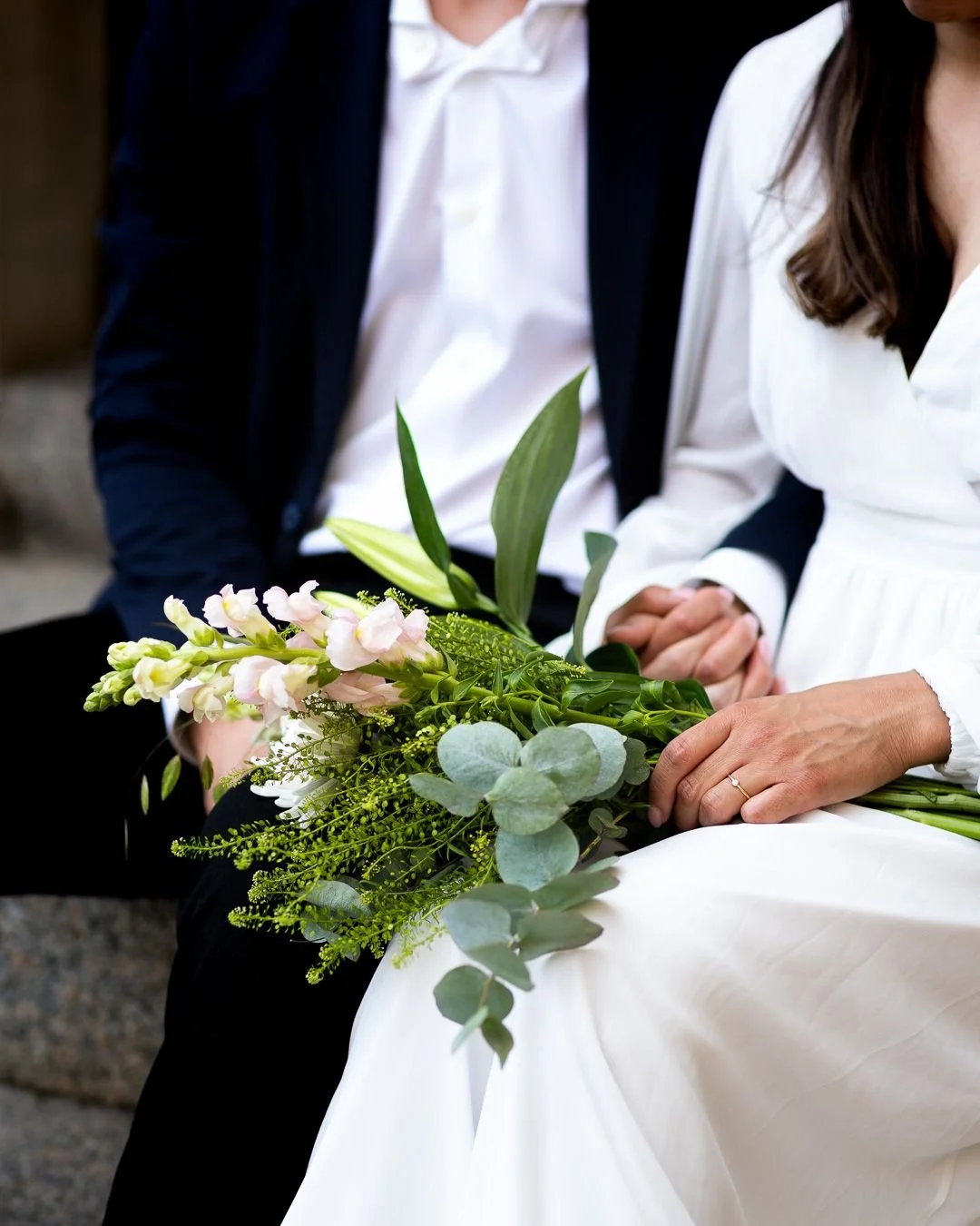 Hur viktiga &auml;r traditioner f&ouml;r dig? 💍❤️

Har du en speciell tradition du absolut vill ha med p&aring; din stora dag? Kanske n&aring;got som g&aring;tt i arv genom familjen eller en personlig tradition som k&auml;nns extra betydelsefull?

J