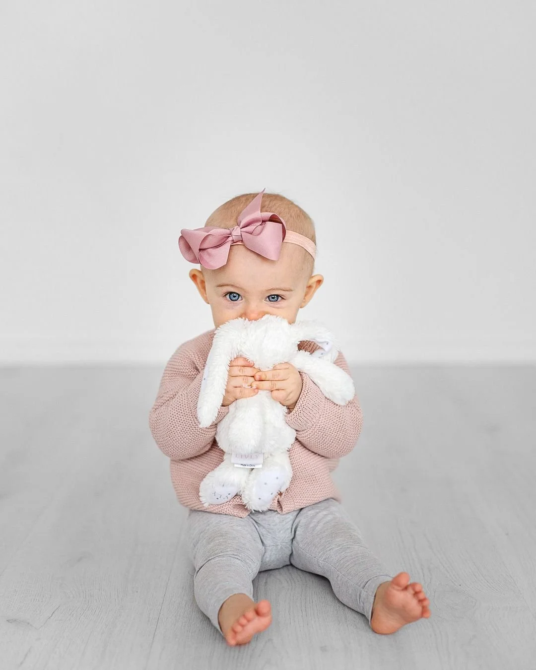 Fototips n&aring;gon? 🙌📷

Sj&auml;lvklart tycker du att ditt barn &auml;r det finaste barnet i v&auml;rlden! ❤️ Och om du kunde s&aring; skulle du spara alla mysiga stunder ni haft i en minnesbank i huvudet f&ouml;r att kunna plocka fram sen n&auml