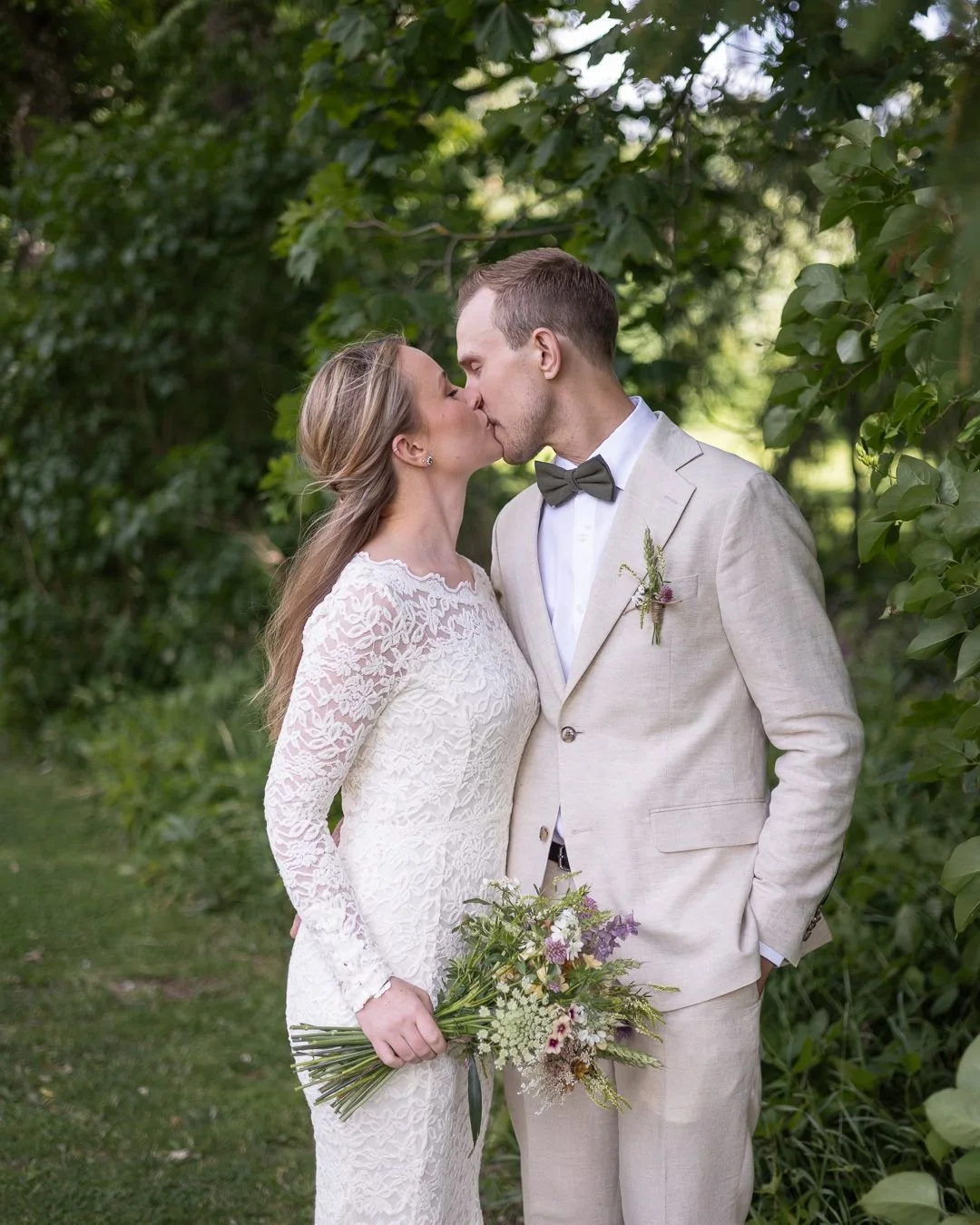 N&auml;r ni planerar ert dr&ouml;mbr&ouml;llop, vad prioriterar ni h&ouml;gst? 🌟 &Auml;r det:

&middot; Lokalen &ndash; att hitta den perfekta platsen med r&auml;tt k&auml;nsla?
&middot; Maten &ndash; att bjuda p&aring; en of&ouml;rgl&ouml;mlig matu