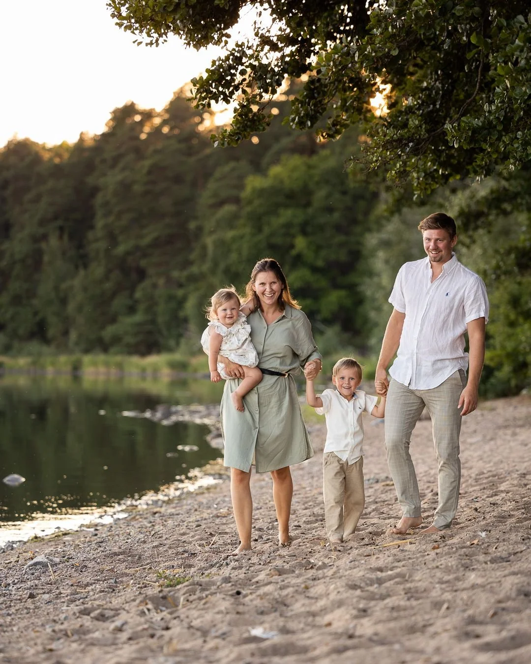 Vet du vad min gullunge fr&aring;gade mig n&auml;r hon var typ 5?
Hon hade just f&aring;tt h&ouml;ra att det gjorde ont att f&ouml;da barn och d&aring; fr&aring;gade hon:
Varf&ouml;r skrek du inte d&aring; mamma?
Det gjorde jag, svarade jag.
Jaha, de