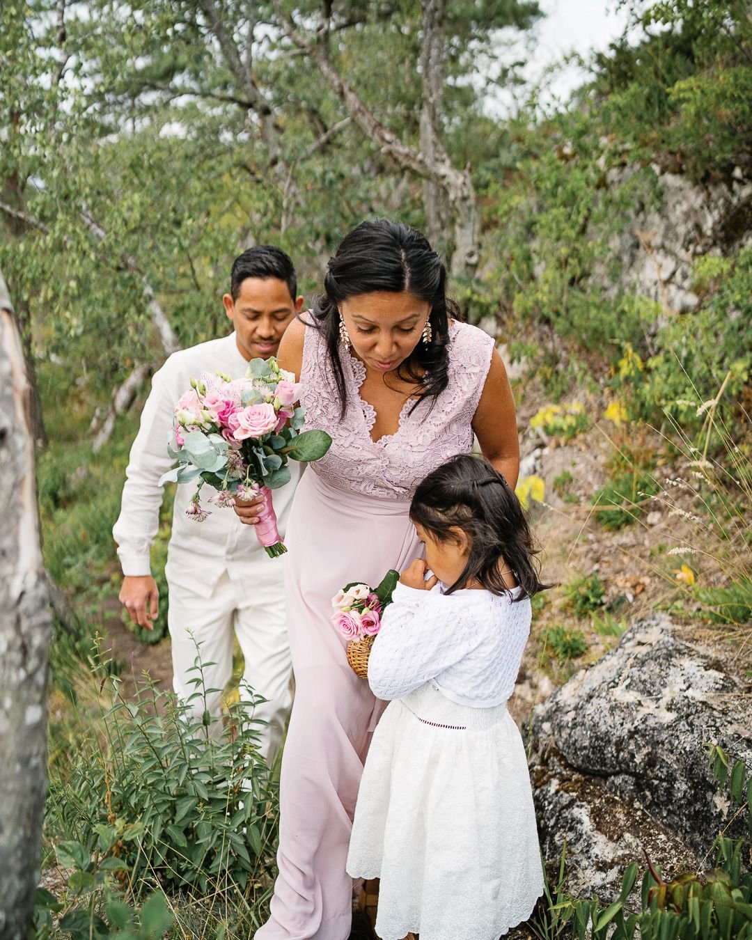 Funderar ni p&aring; att s&auml;ga ja under bar himmel? 💍☀️

Jag har m&aring;nga favoritst&auml;llen f&ouml;r br&ouml;llop h&auml;r i &Ouml;sterg&ouml;tland &ndash; ett av dem som &auml;ven &auml;r fantastiskt f&ouml;r utevigslar &auml;r V&aring;rdn