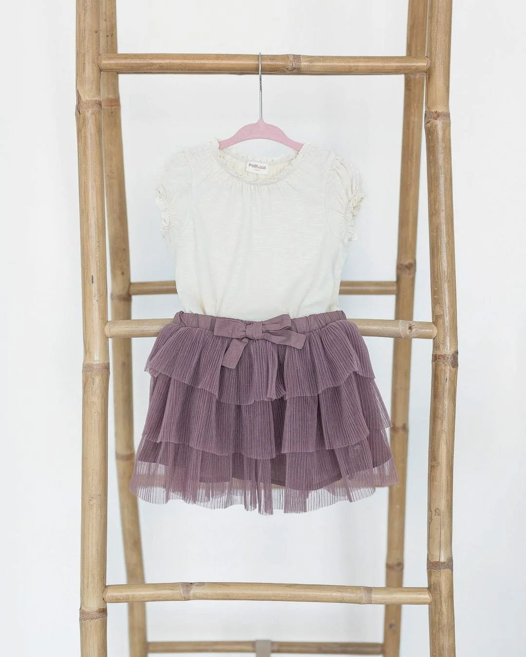 📸👶 N&auml;r du fotograferas hos mig kan du l&aring;na kl&auml;der till ditt lilla hj&auml;rta! Jag har massor av fina accessoarer och kl&auml;der (fr&auml;mst) f&ouml;r barn mellan 6-15 m&aring;nader, s&aring; du kan l&aring;na en hel outfit eller 