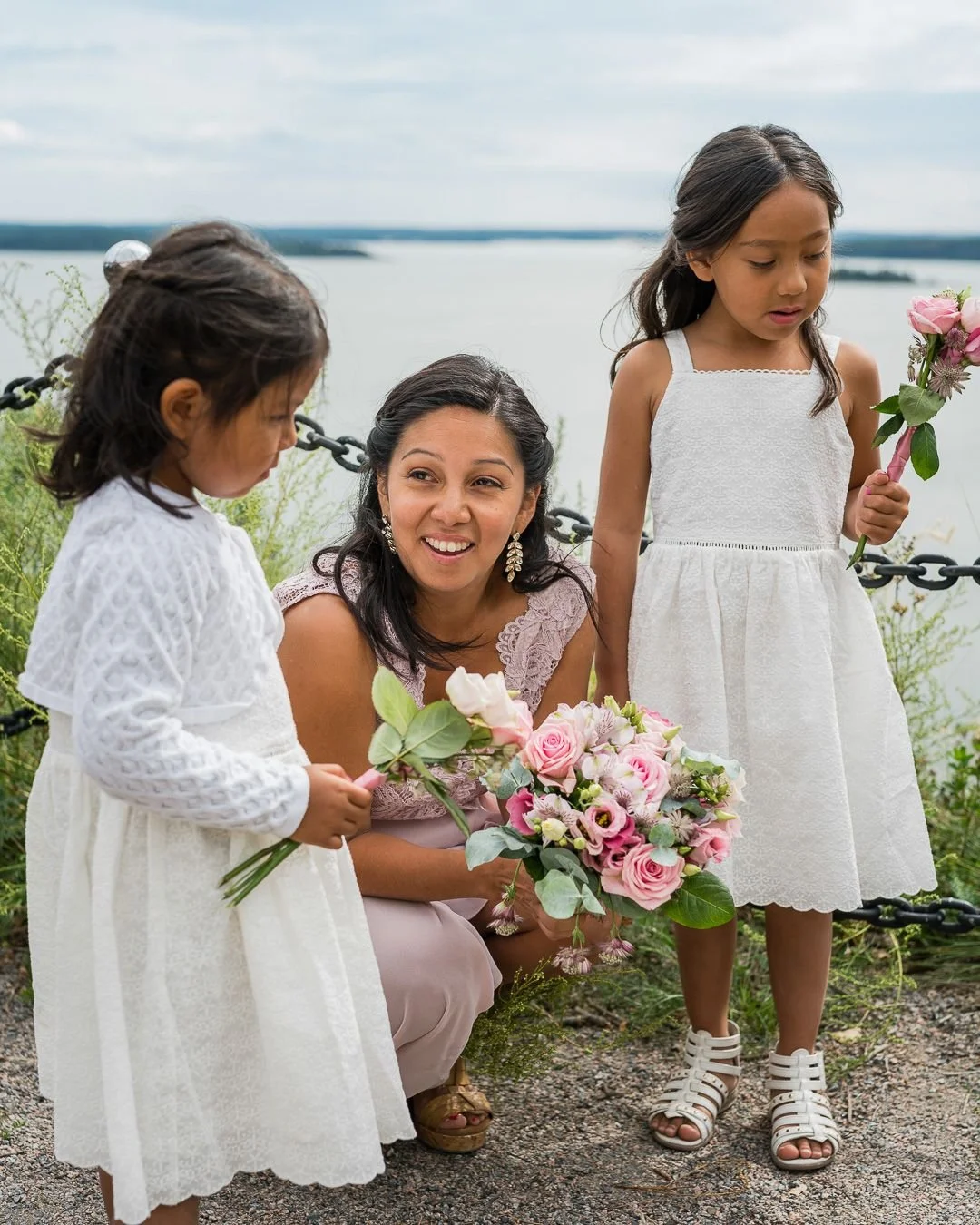 Planerar du ditt dr&ouml;mbr&ouml;llop? 💍 Jag har n&aring;gra tips till dig om vad som kan vara bra att t&auml;nka p&aring; n&auml;r ni v&auml;ljer er br&ouml;llopsfotograf.

Del 1/2 (jag &auml;r inte den som fattar mig kort.. 😆)

🌺 V&auml;lj n&ar