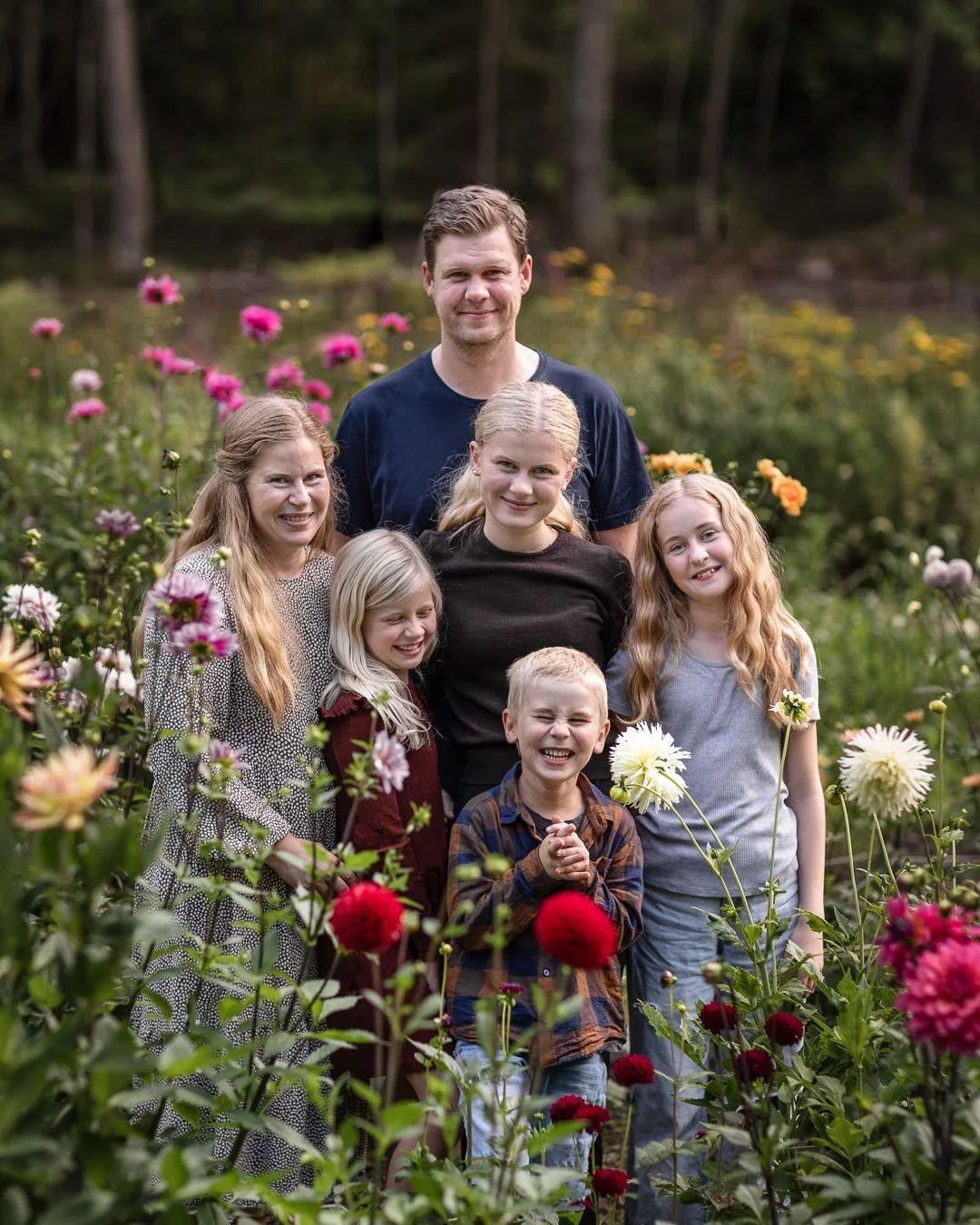 Den enda r&auml;tta tiden f&ouml;r en familjefotografering &auml;r NU! V&auml;nta inte p&aring; att du f&ouml;rst ska hinna ditten och datten, bli lite mer bekv&auml;m i dig sj&auml;lv, barnen ska blablabla... Du fattar! 🙃

Du kan komma till mig N&A