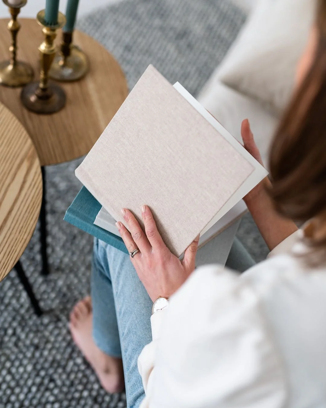 Du kanske h&aring;ller med? Jag ska iallafall ber&auml;tta varf&ouml;r JAG tycker att fysiska fotoprodukter fr&aring;n din fotografering &auml;r viktig! 🙏

Vi har s&aring; mycket digital teknik omkring oss idag och det &auml;r fantastiskt. Men det &