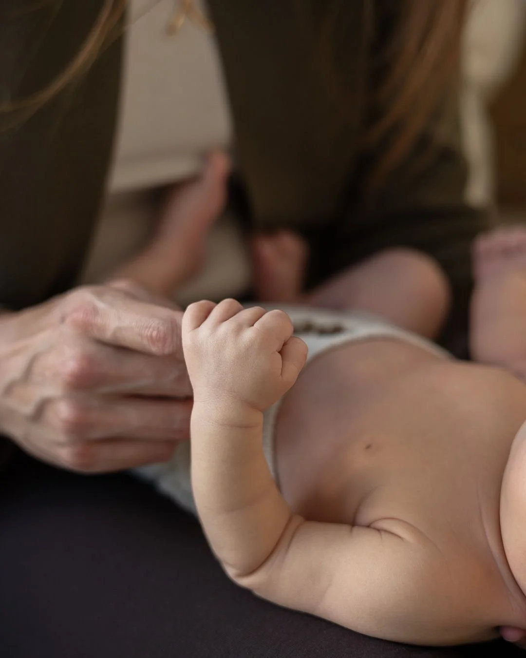 Jag vet att de f&ouml;rsta stunderna med er lilla bebis &auml;r n&aring;got alldeles speciellt och helt unikt! Jag vill hj&auml;lpa er att bevara minnen fr&aring;n den h&auml;r tiden f&ouml;r all framtid! 🙏💕

Med en nyf&ouml;ddfotografering kan vi 