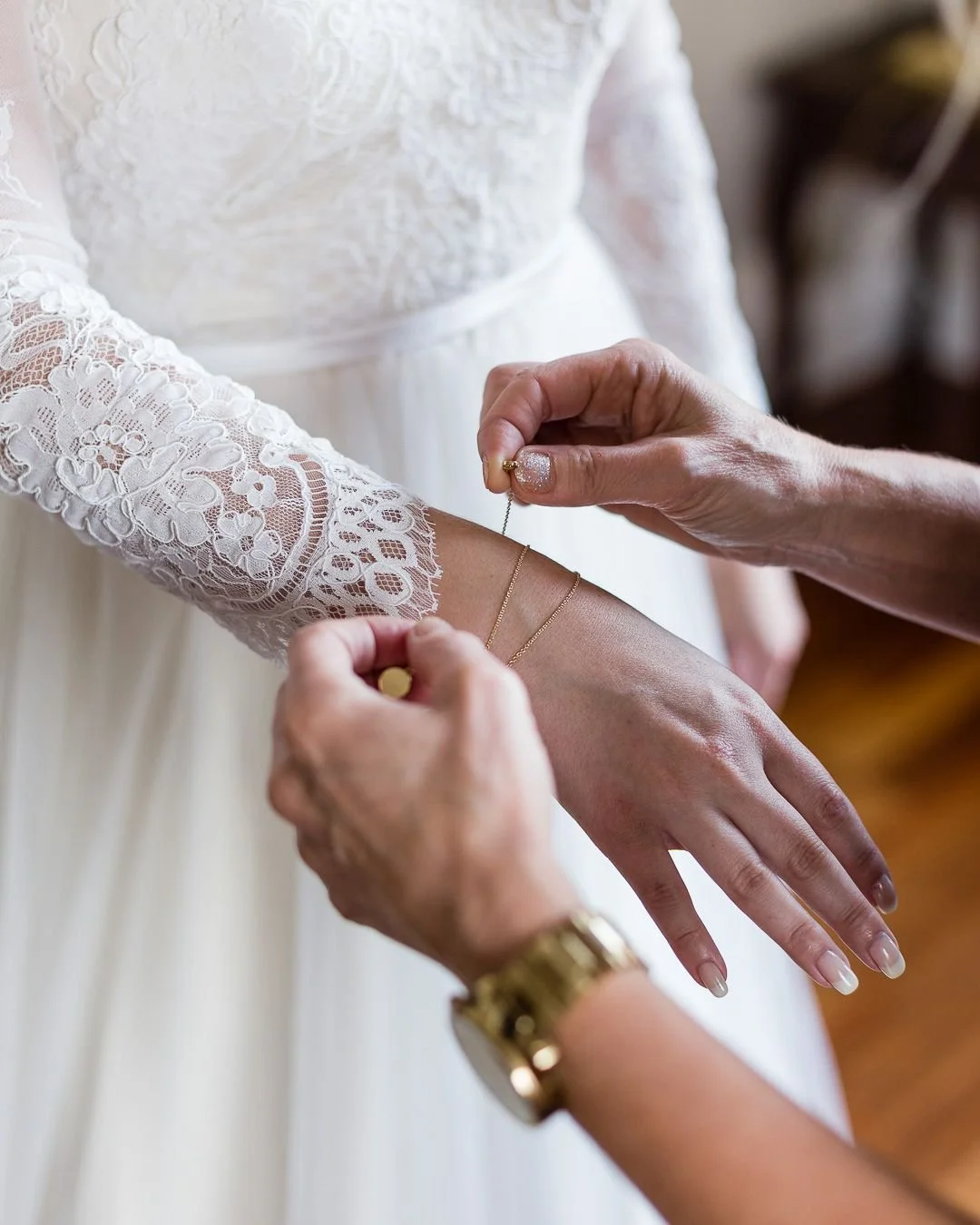 Planerar du ditt dr&ouml;mbr&ouml;llop? 💍 Jag har n&aring;gra tips till dig om vad som kan vara bra att t&auml;nka p&aring; n&auml;r ni v&auml;ljer er br&ouml;llopsfotograf.

Del 2/2 (jag &auml;r inte den som fattar mig kort.. 😆)

🌺 V&auml;lj n&ar
