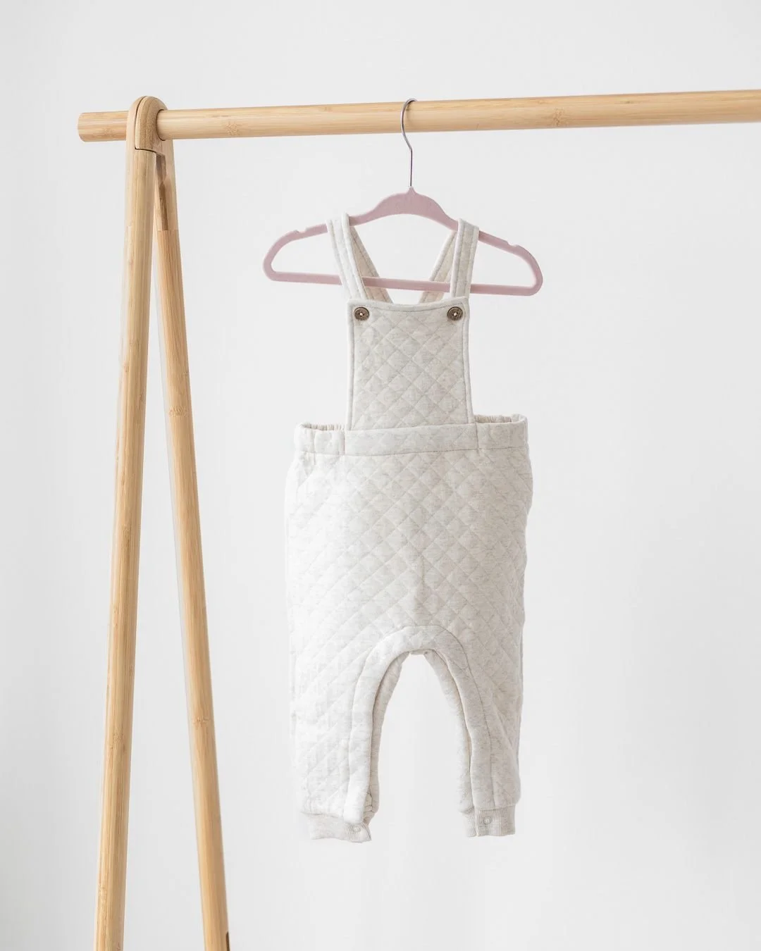 📸👶 N&auml;r du fotograferas hos mig kan du l&aring;na kl&auml;der till ditt lilla hj&auml;rta! Jag har massor av fina accessoarer och kl&auml;der (fr&auml;mst) f&ouml;r barn mellan 6-15 m&aring;nader, s&aring; du kan l&aring;na en hel outfit eller 