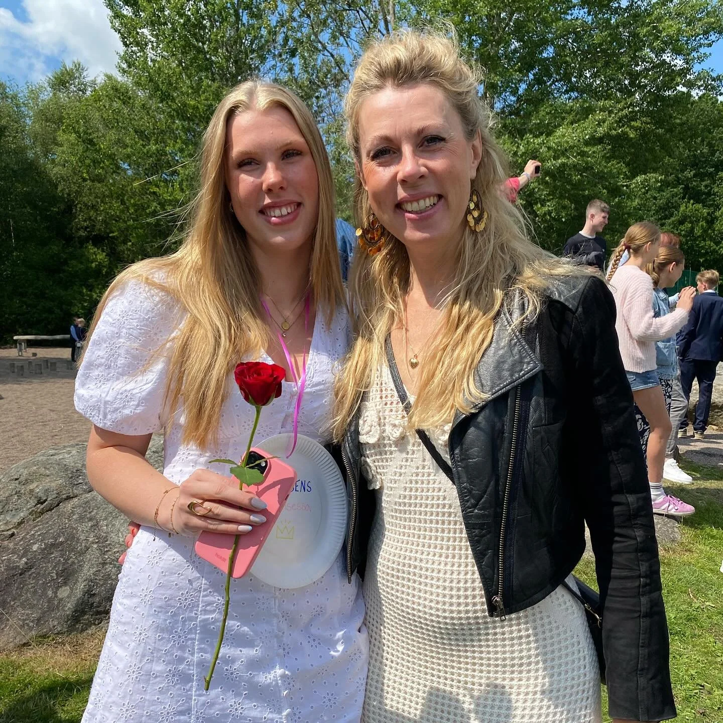 Grundskolan ✅🤩👌🏻

Jag &auml;r s&aring; stolt och imponerad av dig @amanda_hast_ !

Sen dagen du f&ouml;ddes har ditt driv och m&aring;lmedvetenhet varit st&auml;ndigt n&auml;rvarande i hur du tar dig an varje dag och varje ny utmaning. 

Du &auml;