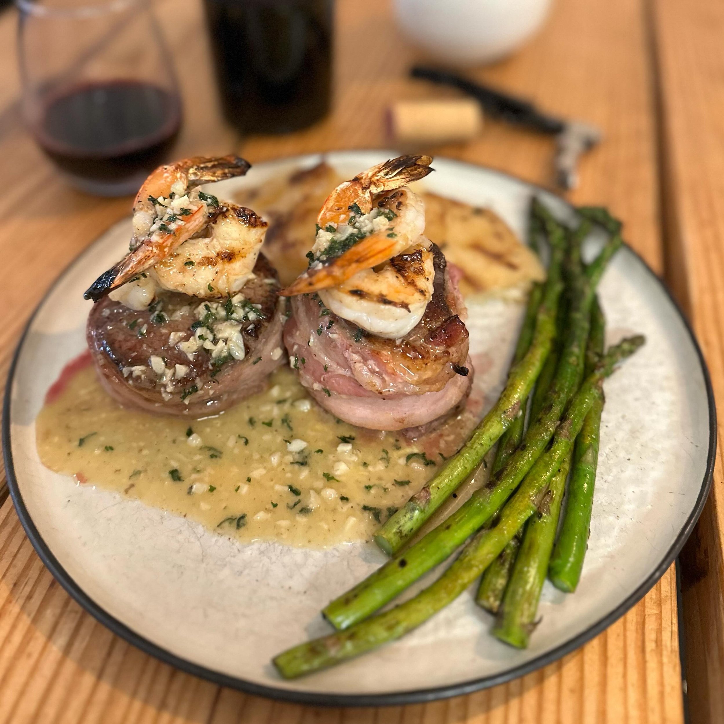 Steak Supper Club is back this weekend with 2 - 3 oz bacon wrapped filets topped with grilled shrimp, lemon garlic butter sauce and parsley. Served with au gratin potatoes and asparagus. 

We sold out last weekend so don&rsquo;t miss out - reservatio