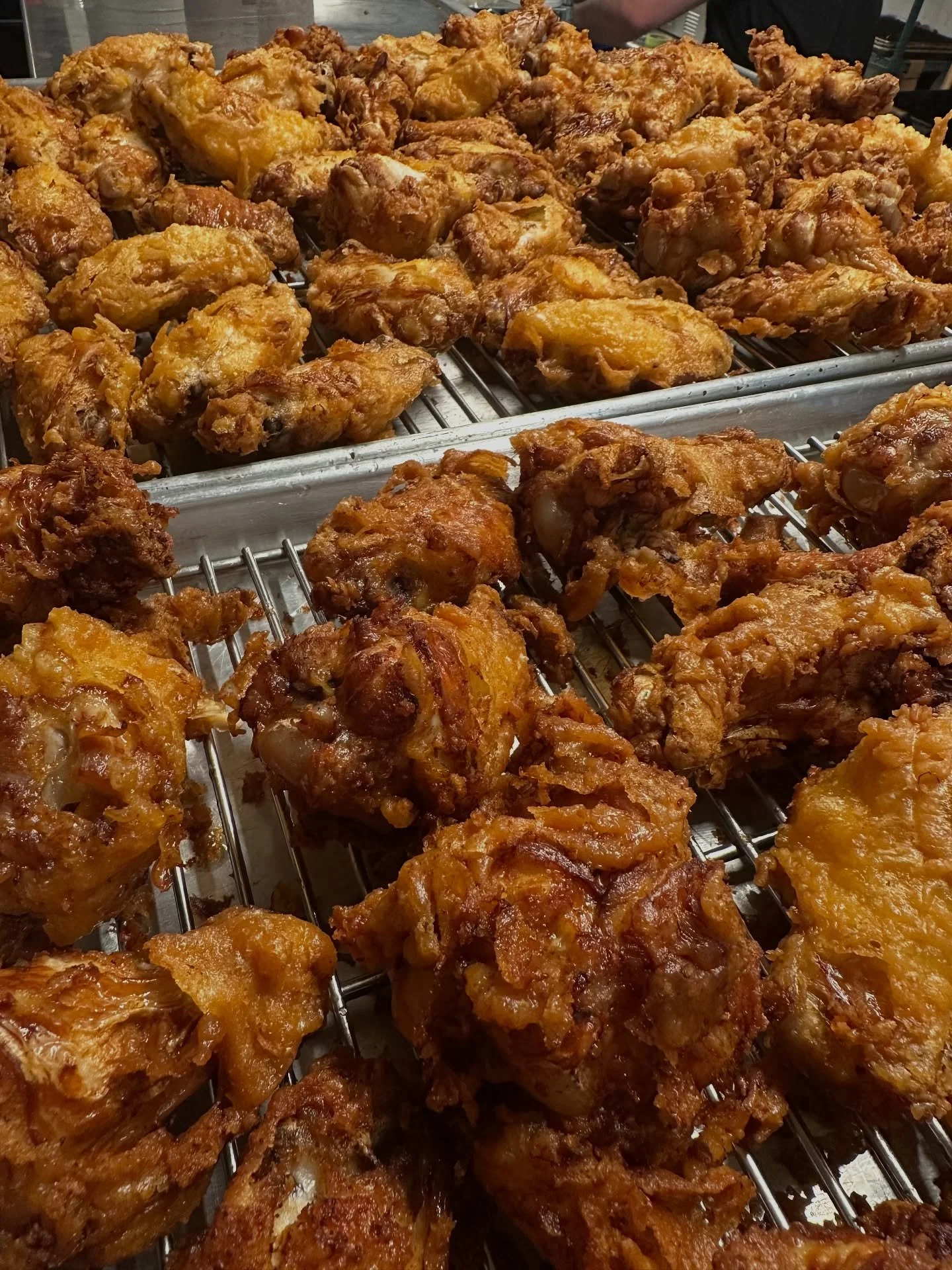 OSU kicks off at 7:30 this evening 🏈 
$1 wings and $2 off shareables! 

#football #osu #wings #weekend