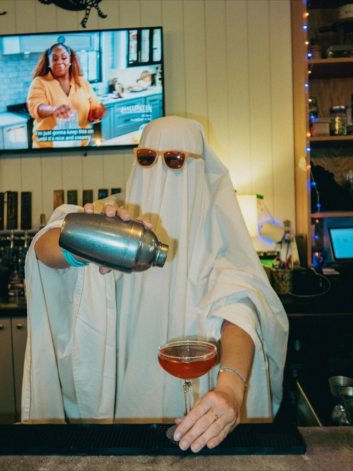 Join us as we celebrate Halloween this Friday, 10/31 at 7 PM!Live music with Devan Steward, themed cocktails and food specials. Costumes are encouraged!

#halloween #halloweenparty #happyhalloween #uppersandusky