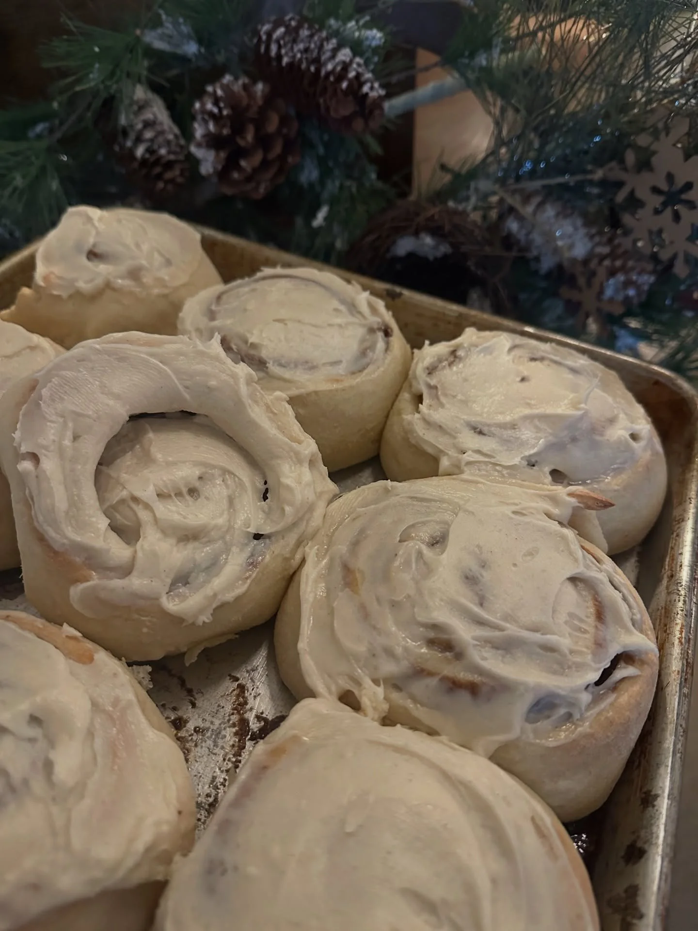 At Fort, we love gingerbread! 

Fresh gingerbread cinnamon rolls are out of the oven and available for brunch every Saturday and Sunday through December 🎄 

On Tuesday, December 16th at 6 PM make your own gingerbread house creation! Tickets are $25 