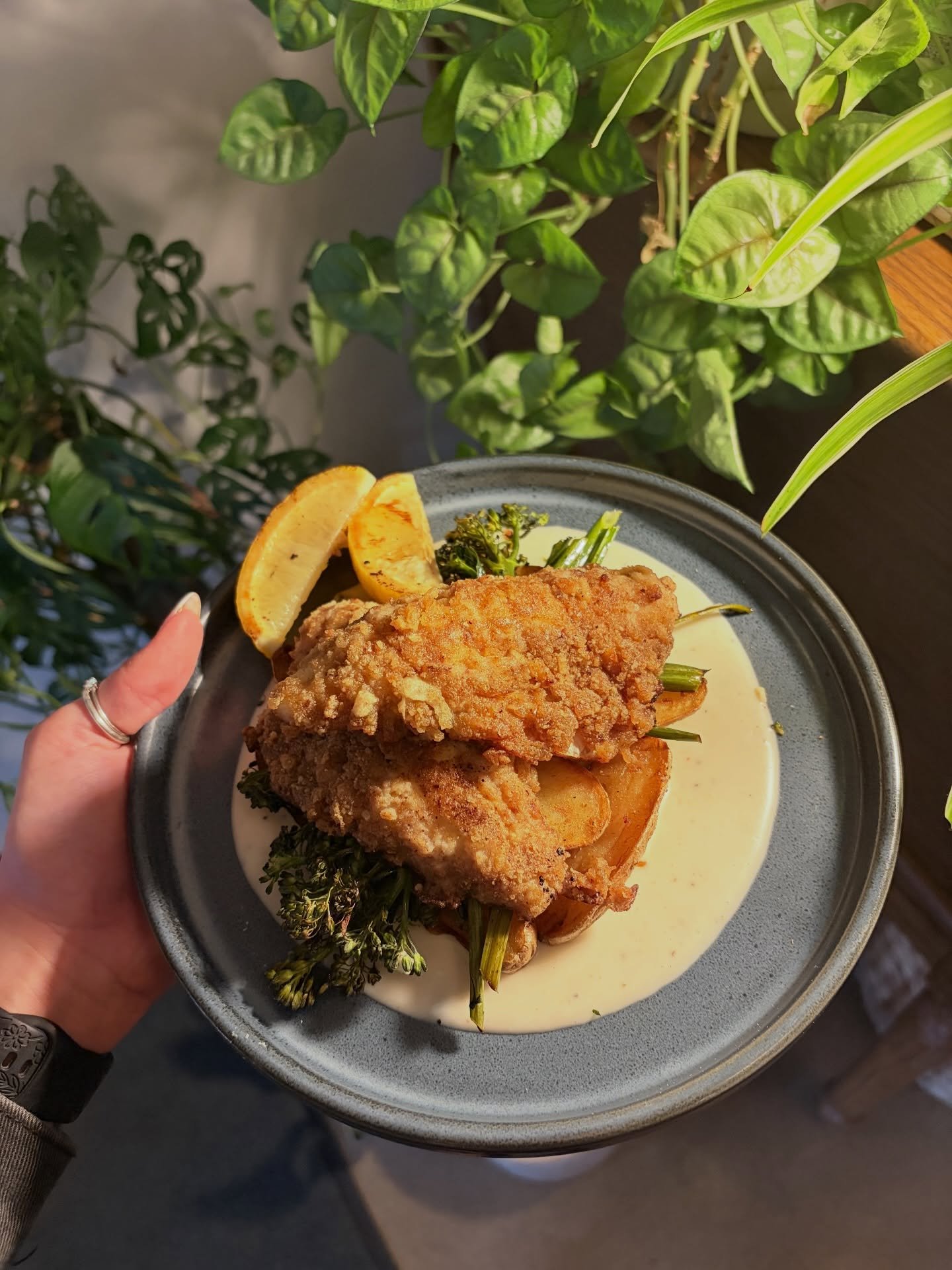 Weekend Special: Onion and pretzel crusted Lake Erie perch with roasted broccoli, fingerling potatoes &amp; mornay sauce 

If you are headed to The Elks Lake Erie Party this weekend - seems like the perfect pairing 😉 

#fish #weekend #special #lakee