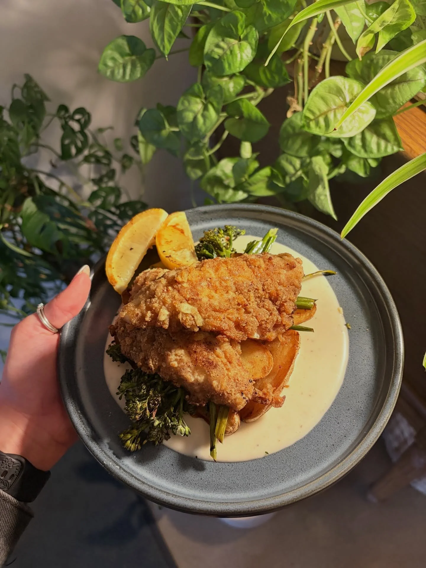 Weekend Special: Onion and pretzel crusted Lake Erie perch with roasted broccoli, fingerling potatoes &amp; mornay sauce 

If you are headed to The Elks Lake Erie Party this weekend - seems like the perfect pairing 😉 

#fish #weekend #special #lakee