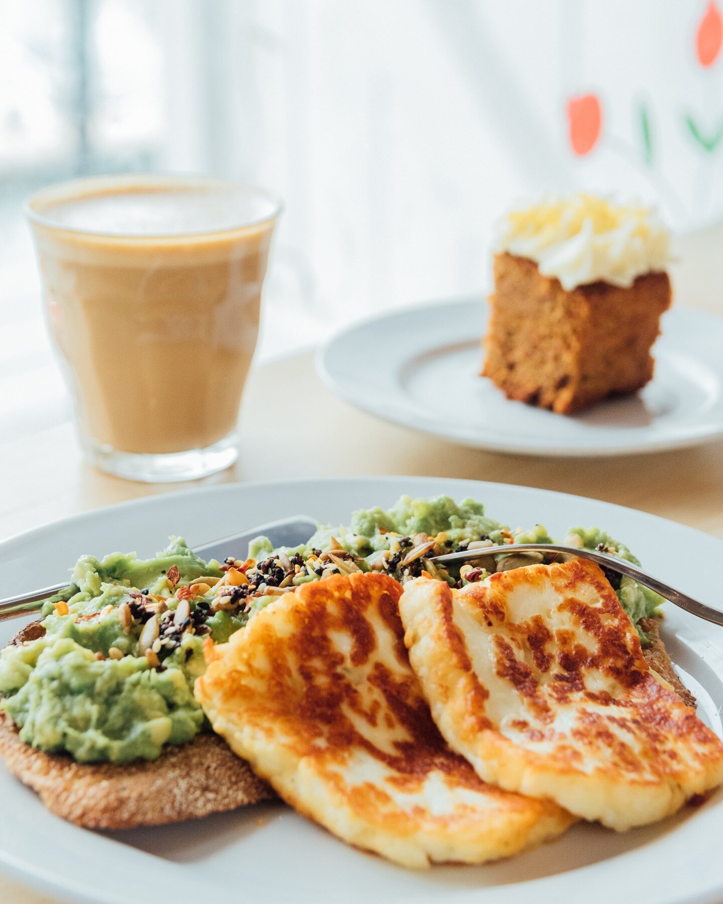 The classic Avo on Toast with Halloumi 😍 extra delicious when paired with a Latte and a piece of Carrot Cake!