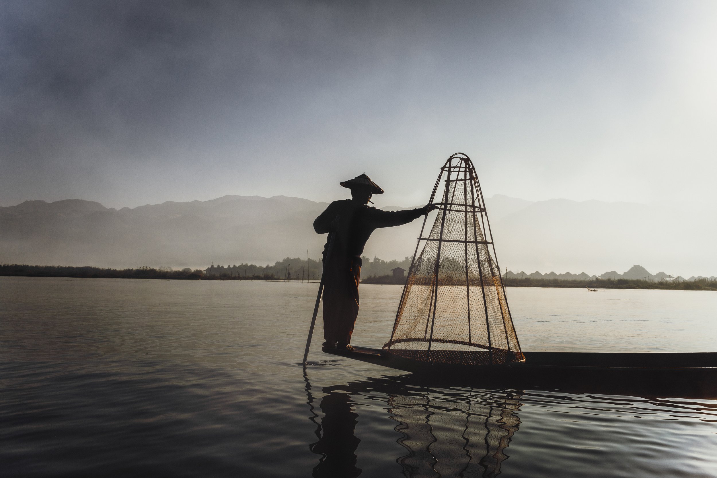 full-poster-fisherman-on-inle-lake-envela-castel.jpg