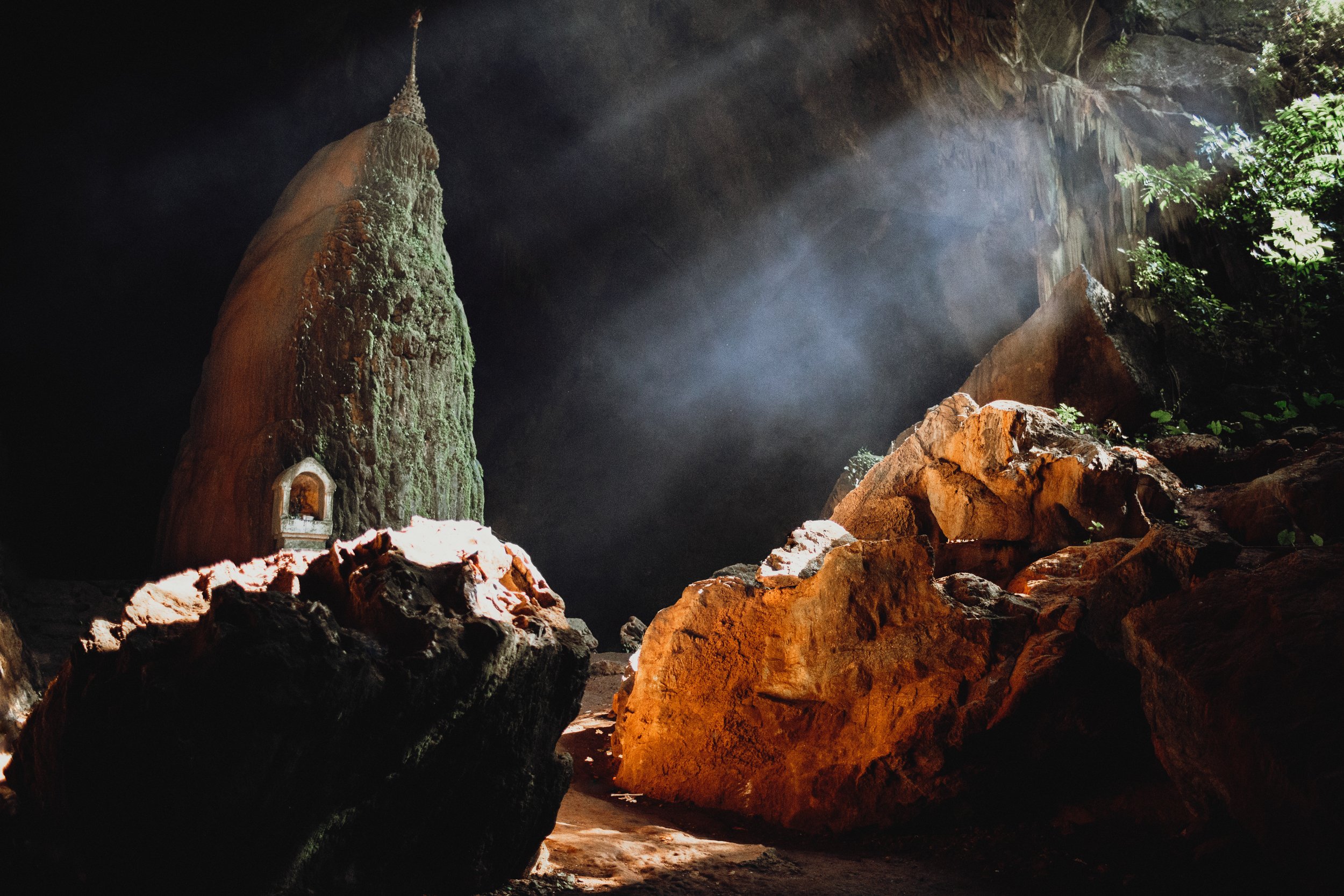 full-poster-kaw-ka-thaung-cave-envela-castel.jpg
